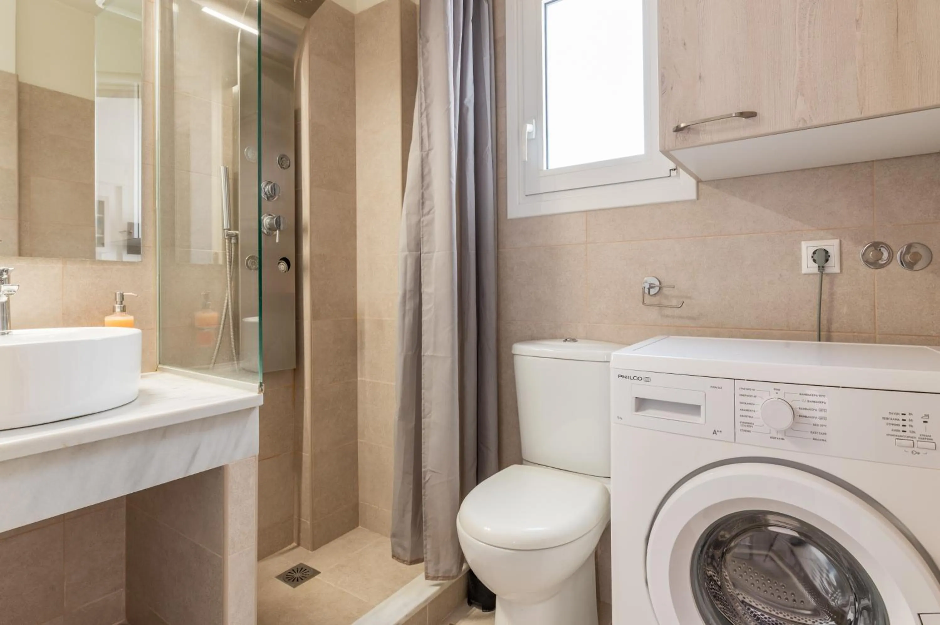 Shower in Elvita Apartments 3