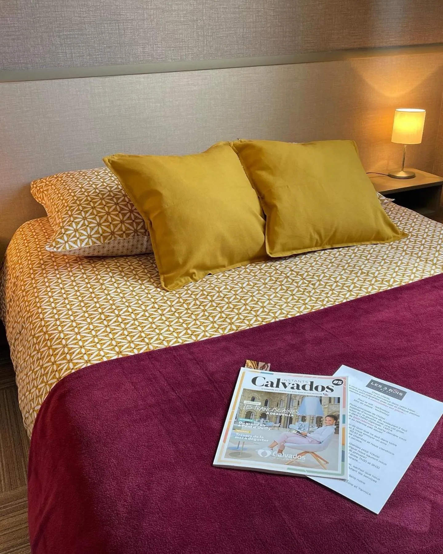 Bed in Les 3 rois by YY