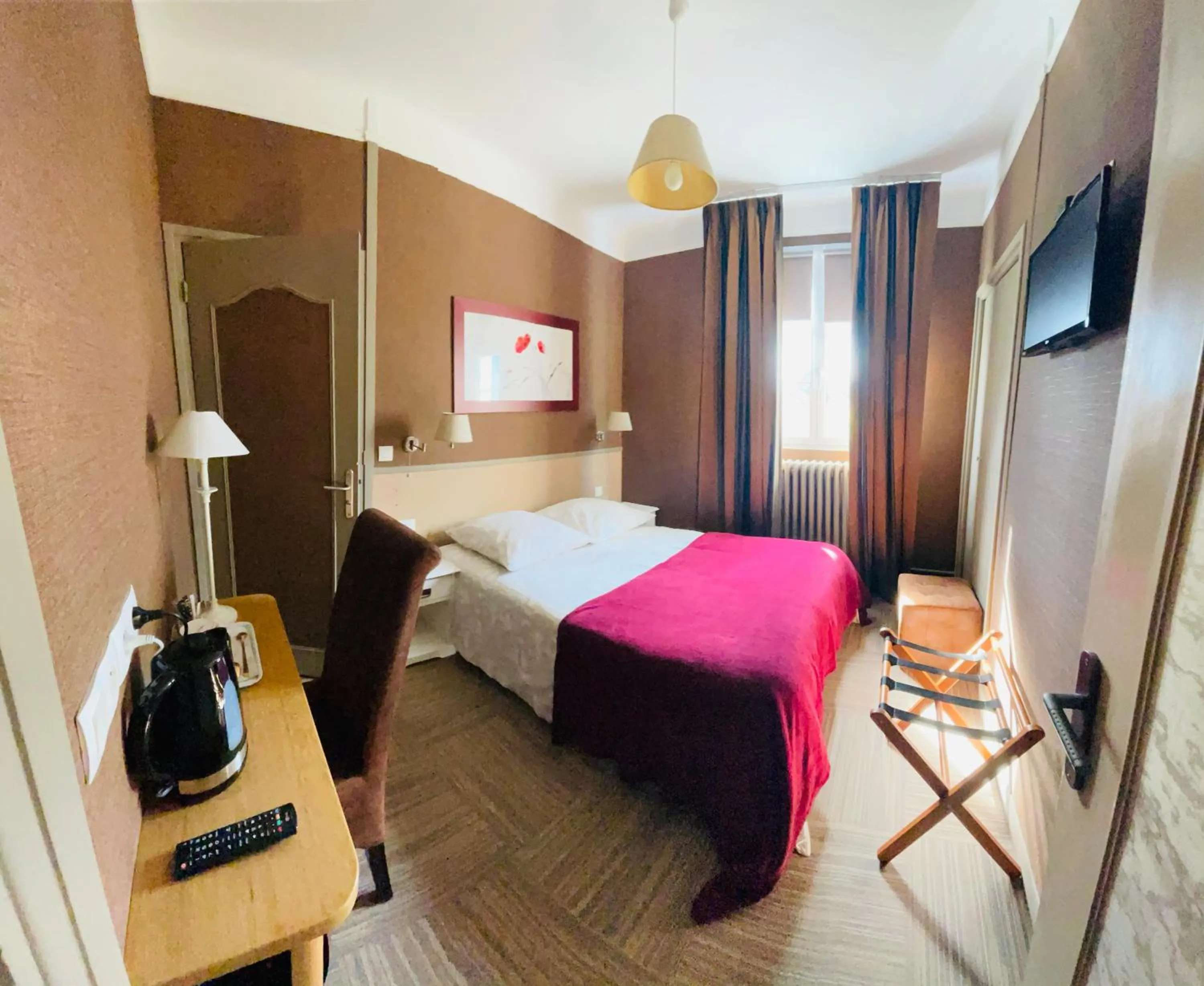 Bed in Les 3 rois by YY