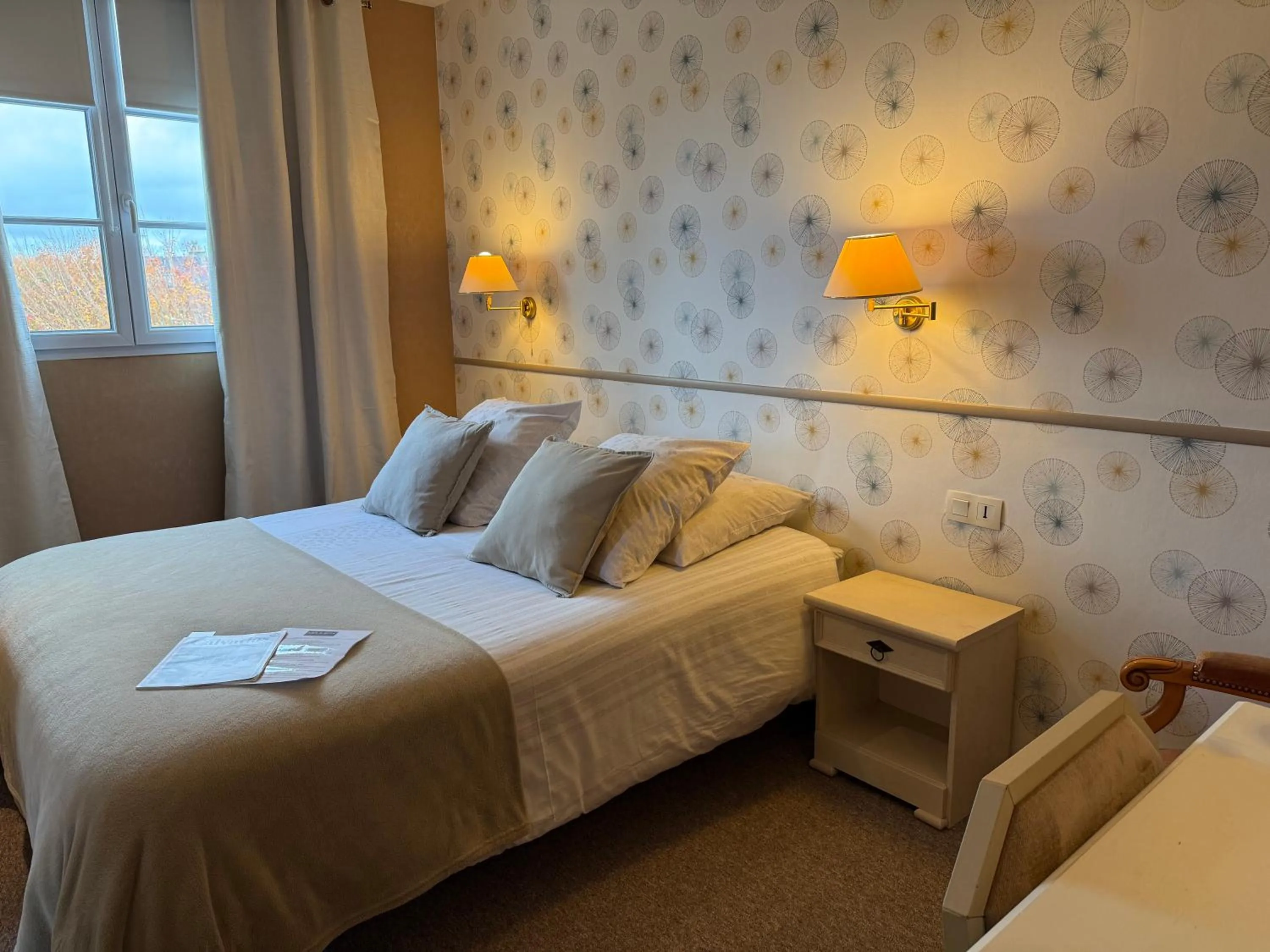 Bed in Les 3 rois by YY