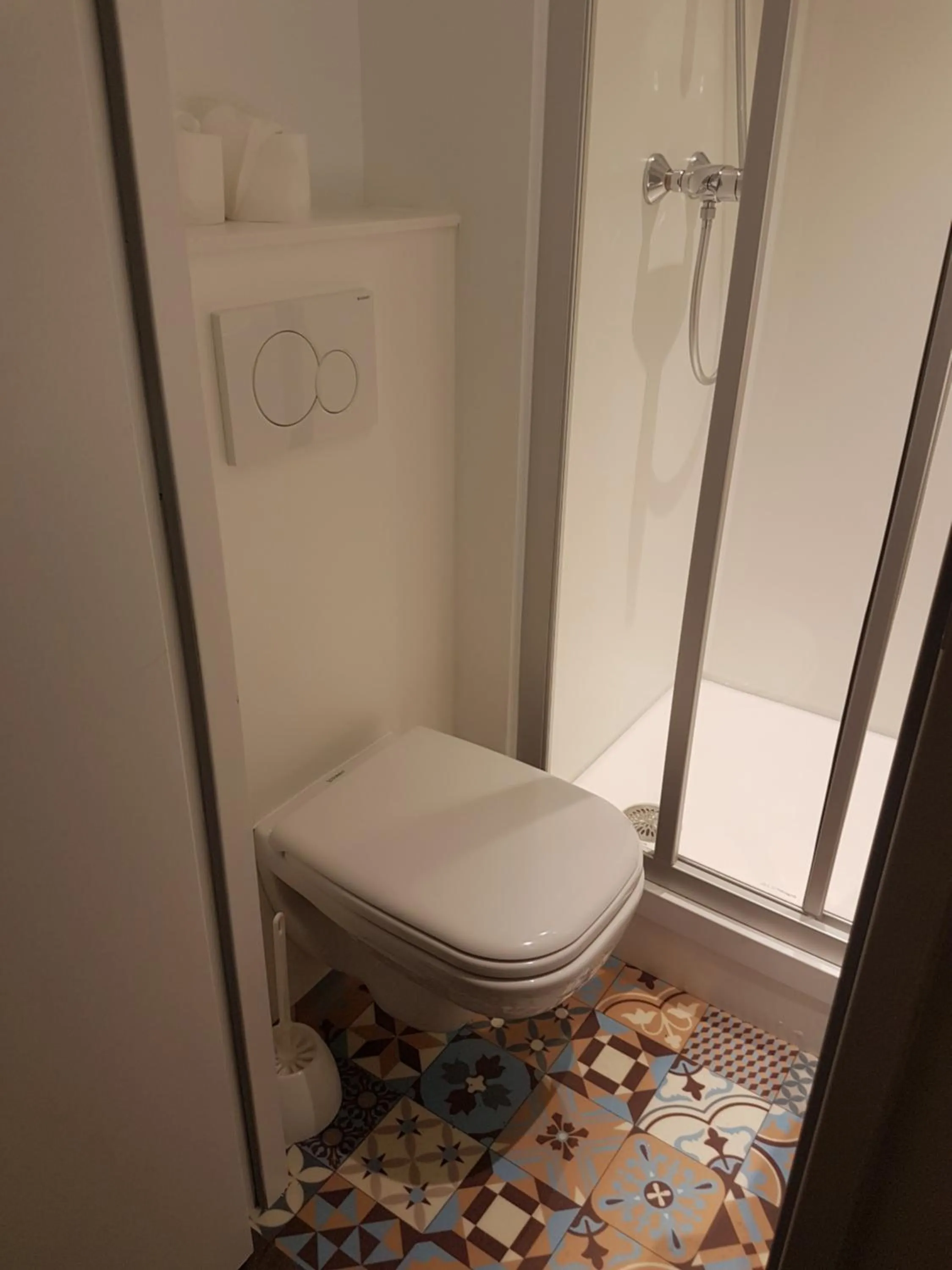 Shower in hotelF1 Lyon Saint Priest