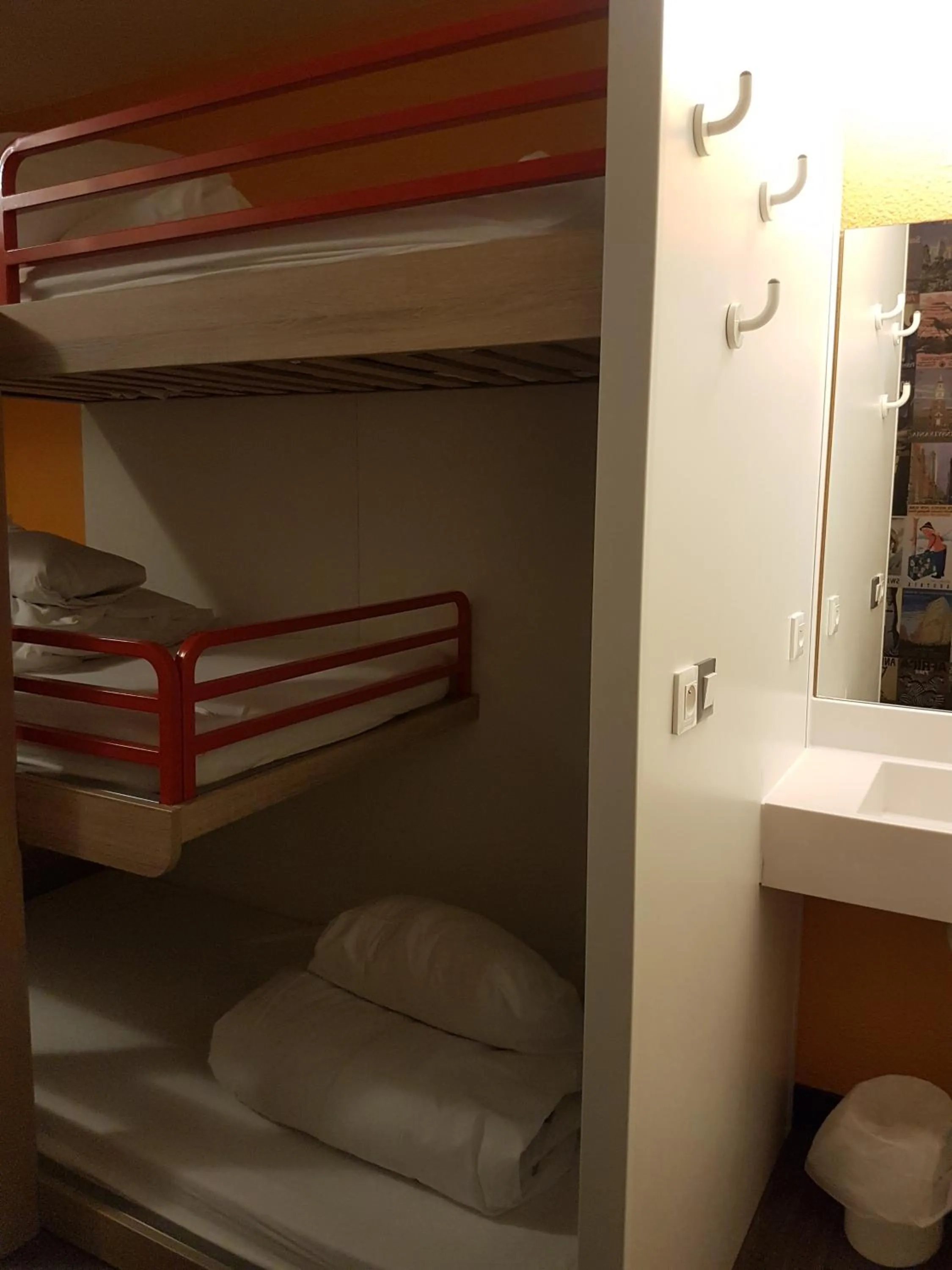 bunk bed, Bed in hotelF1 Lyon Saint Priest