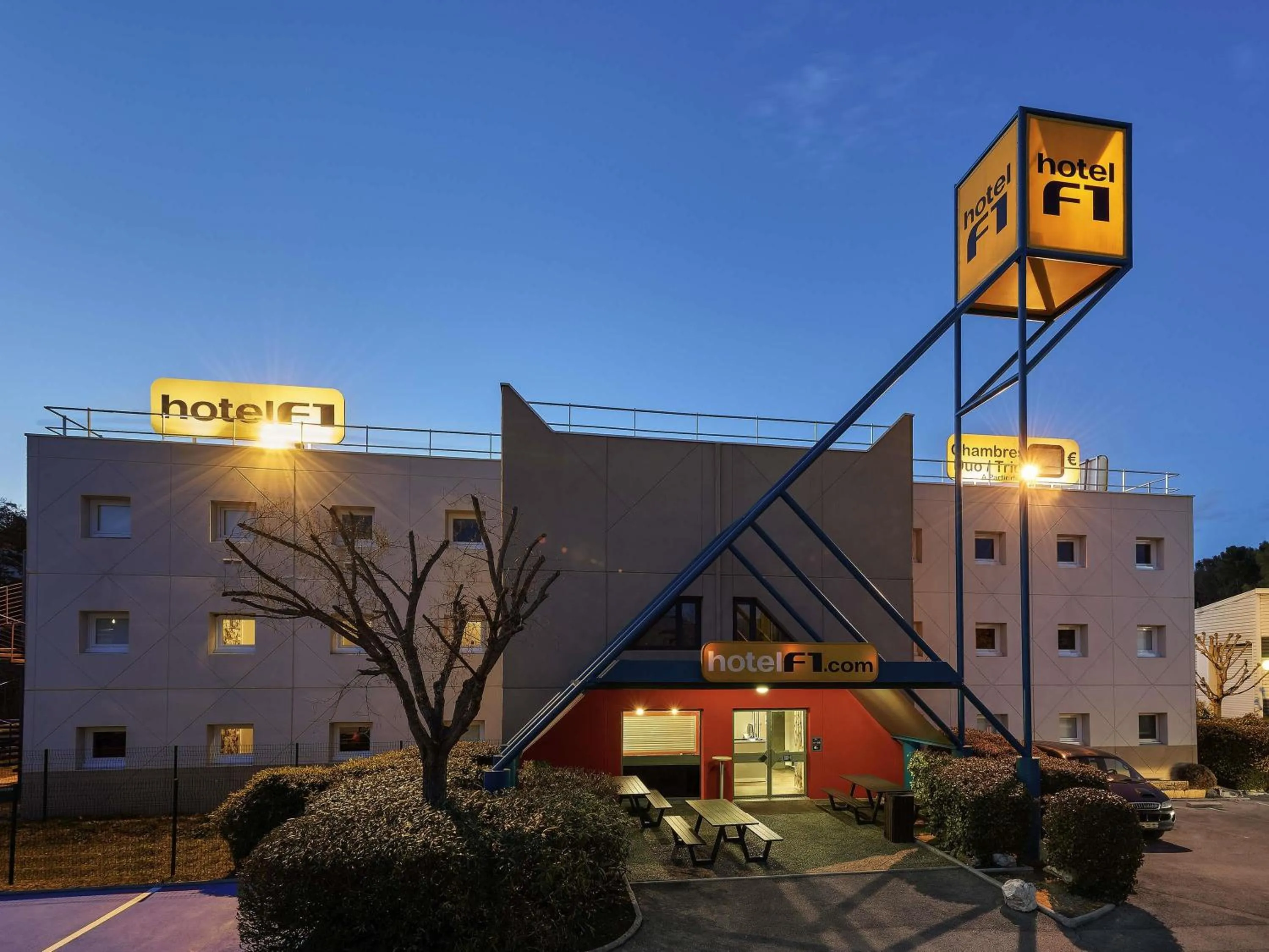 Property building in hotelF1 Lyon Saint Priest