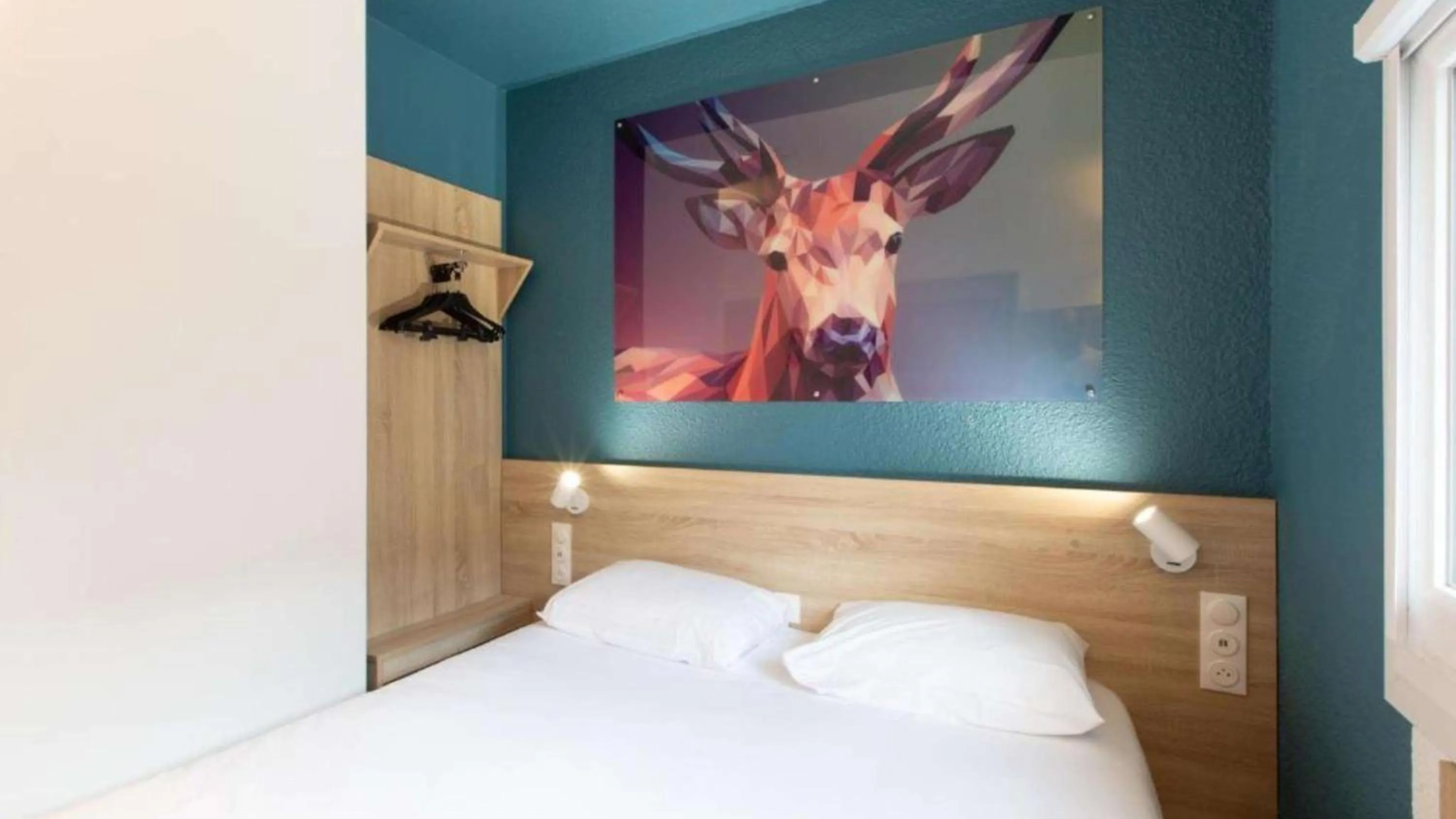 Bedroom, Bed in Kyriad ECO - Dijon Sud Chenove