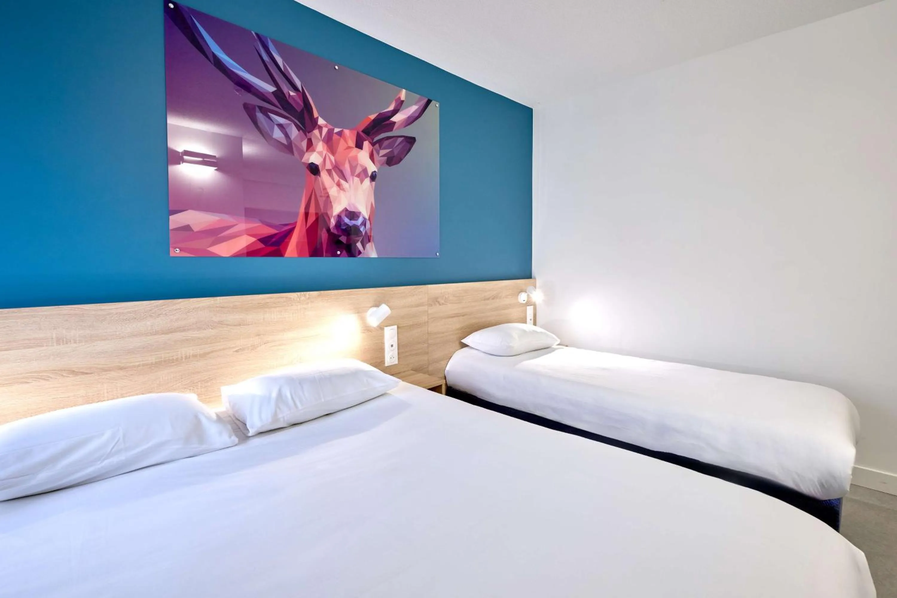 Bedroom, Bed in Kyriad ECO - Dijon Sud Chenove