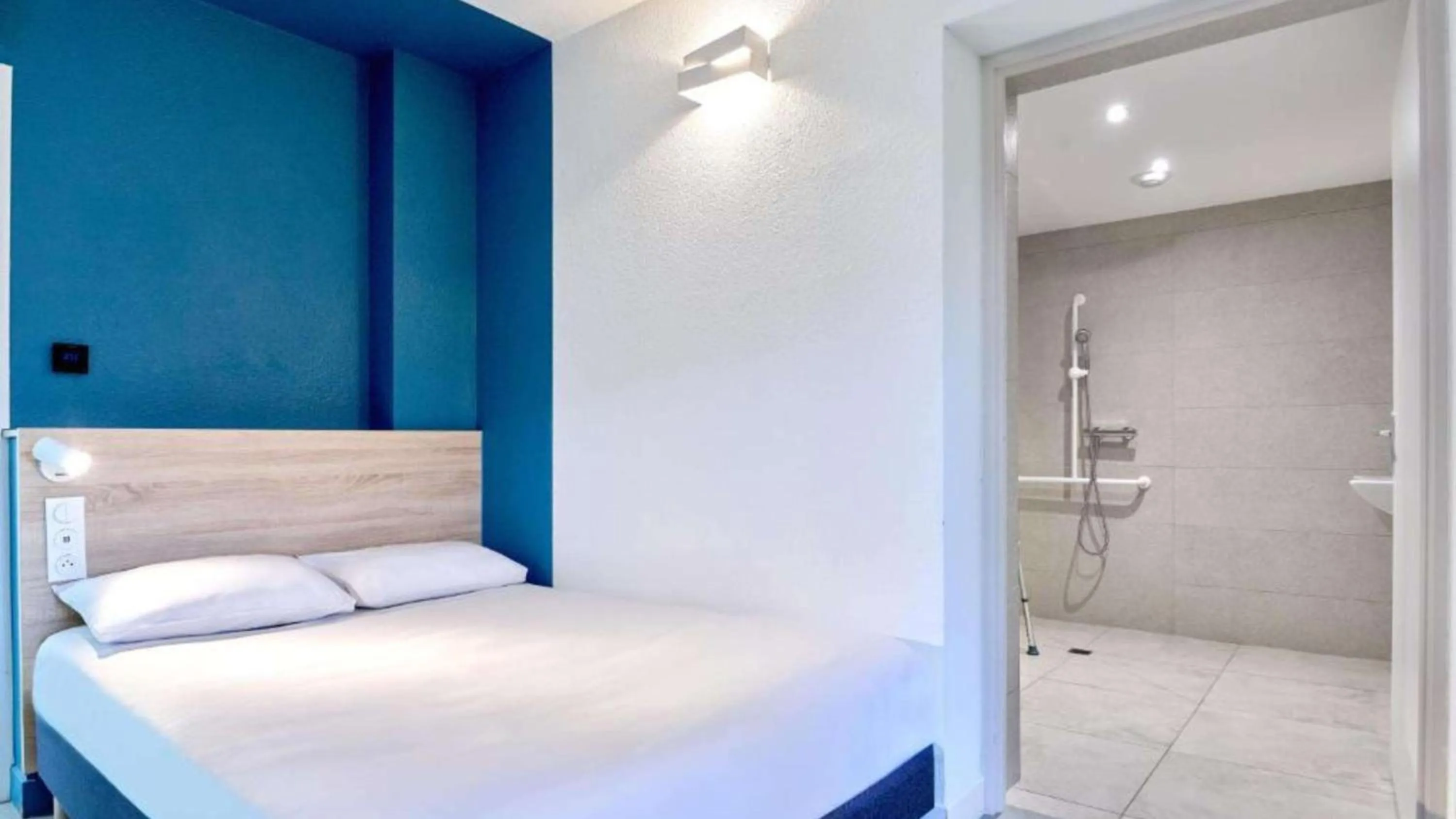 Bedroom, Bed in Kyriad ECO - Dijon Sud Chenove