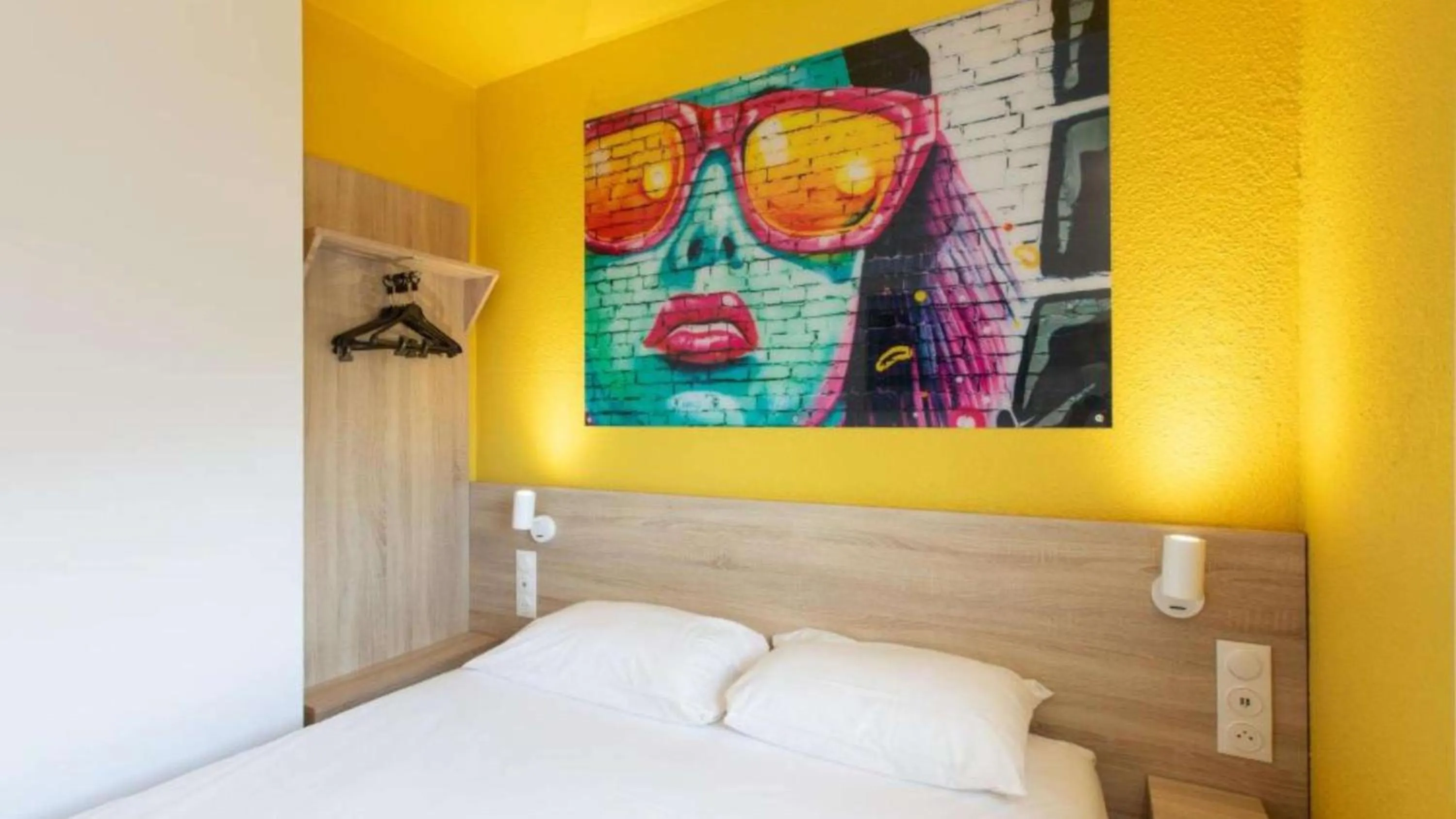 Bedroom, Bed in Kyriad ECO - Dijon Sud Chenove