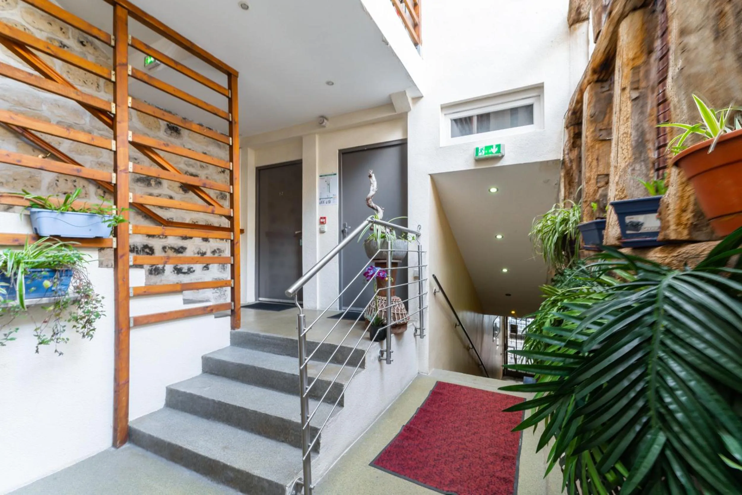Property building in L'Oasis Montparnasse