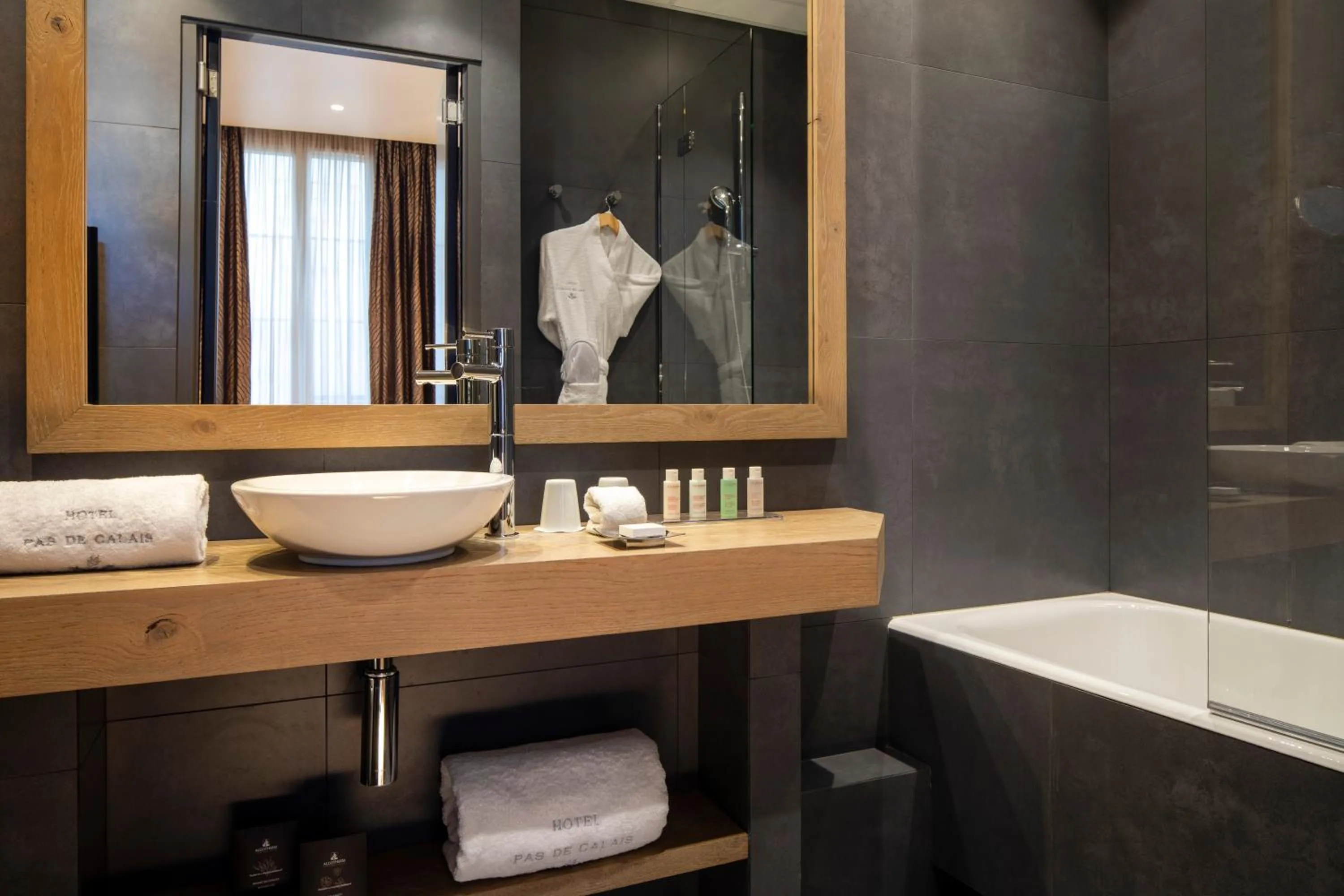 Bathroom in Hotel Pas De Calais