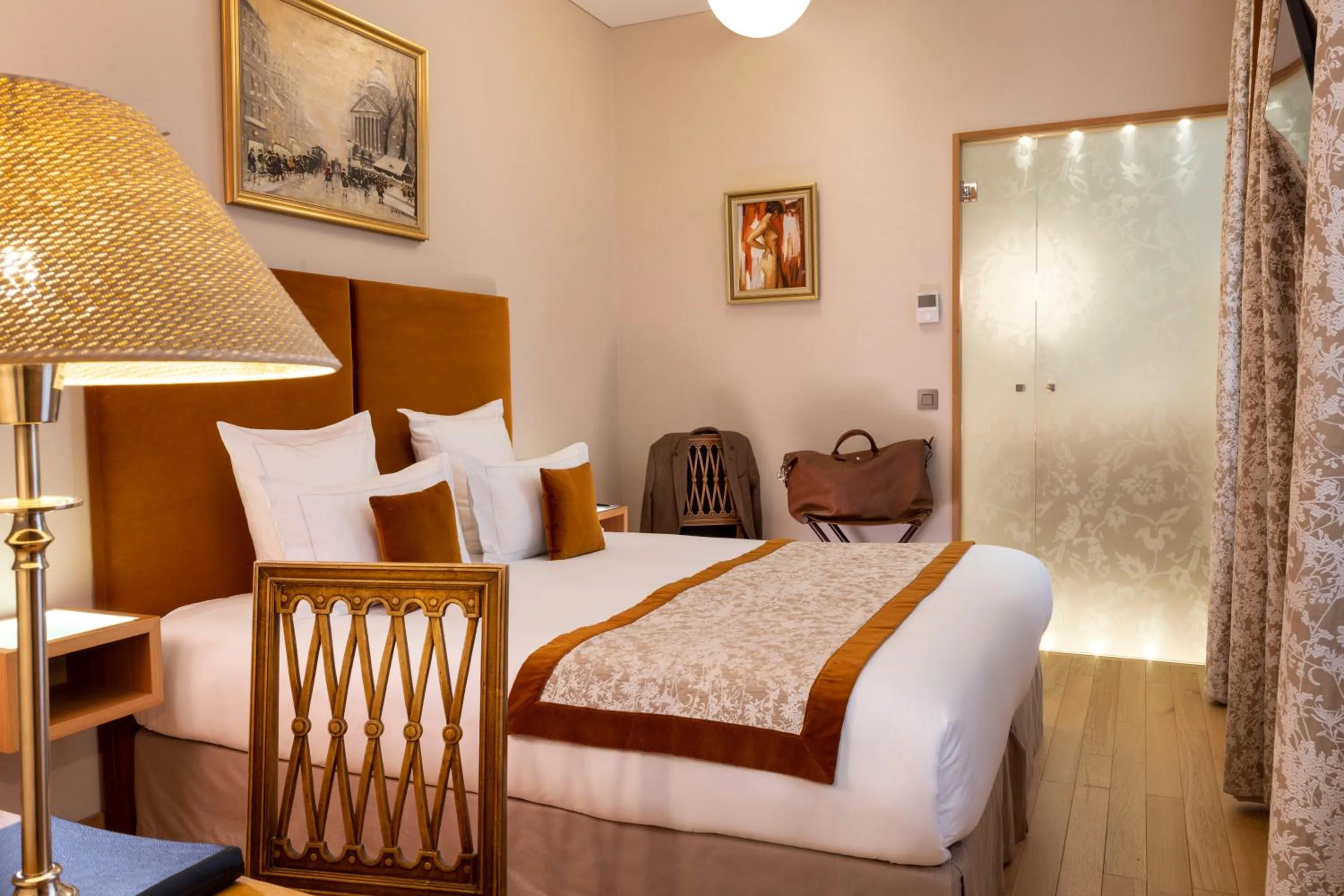 Photo of the whole room, Bed in Hotel Pas De Calais