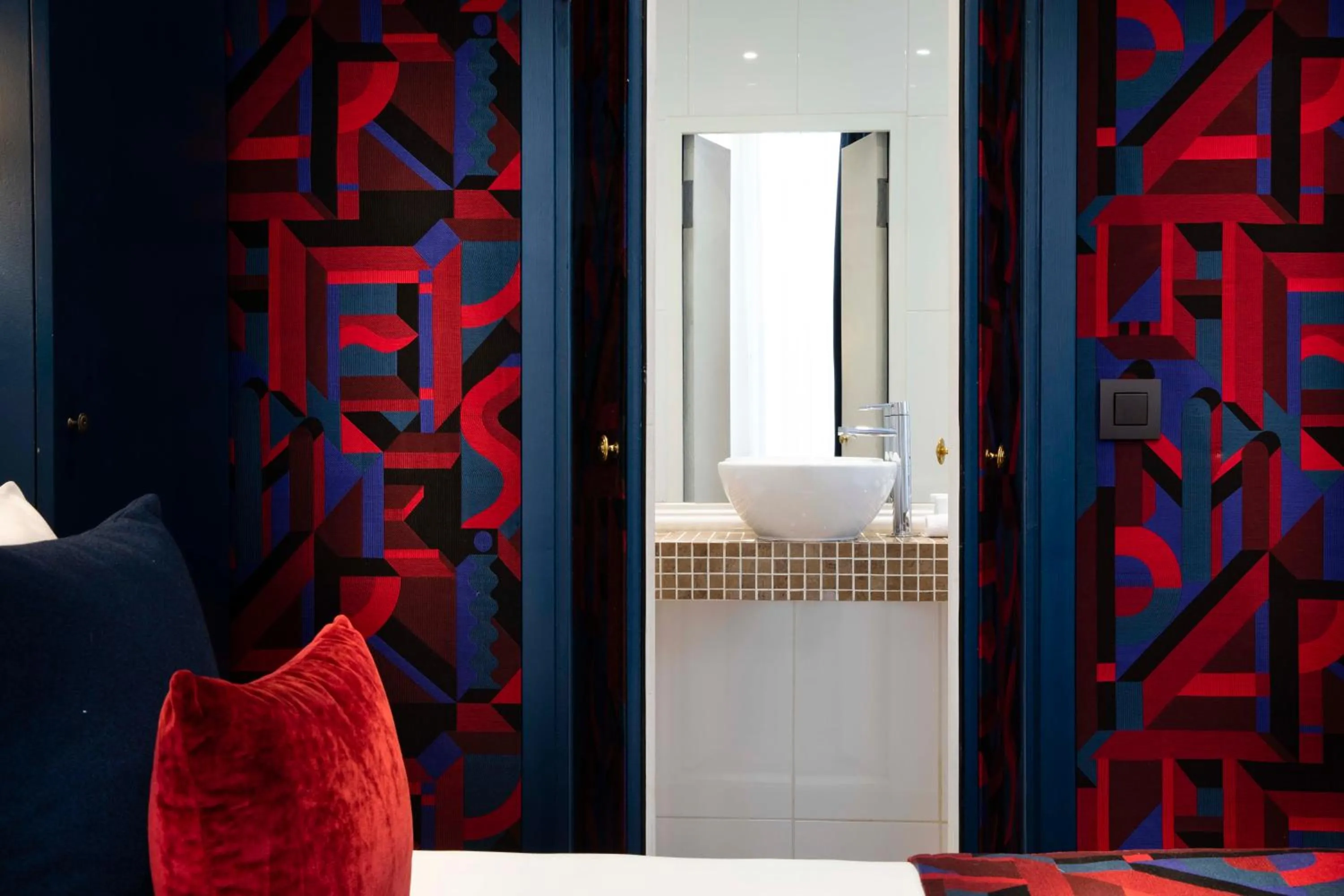 Bathroom, Bed in Hotel Pas De Calais