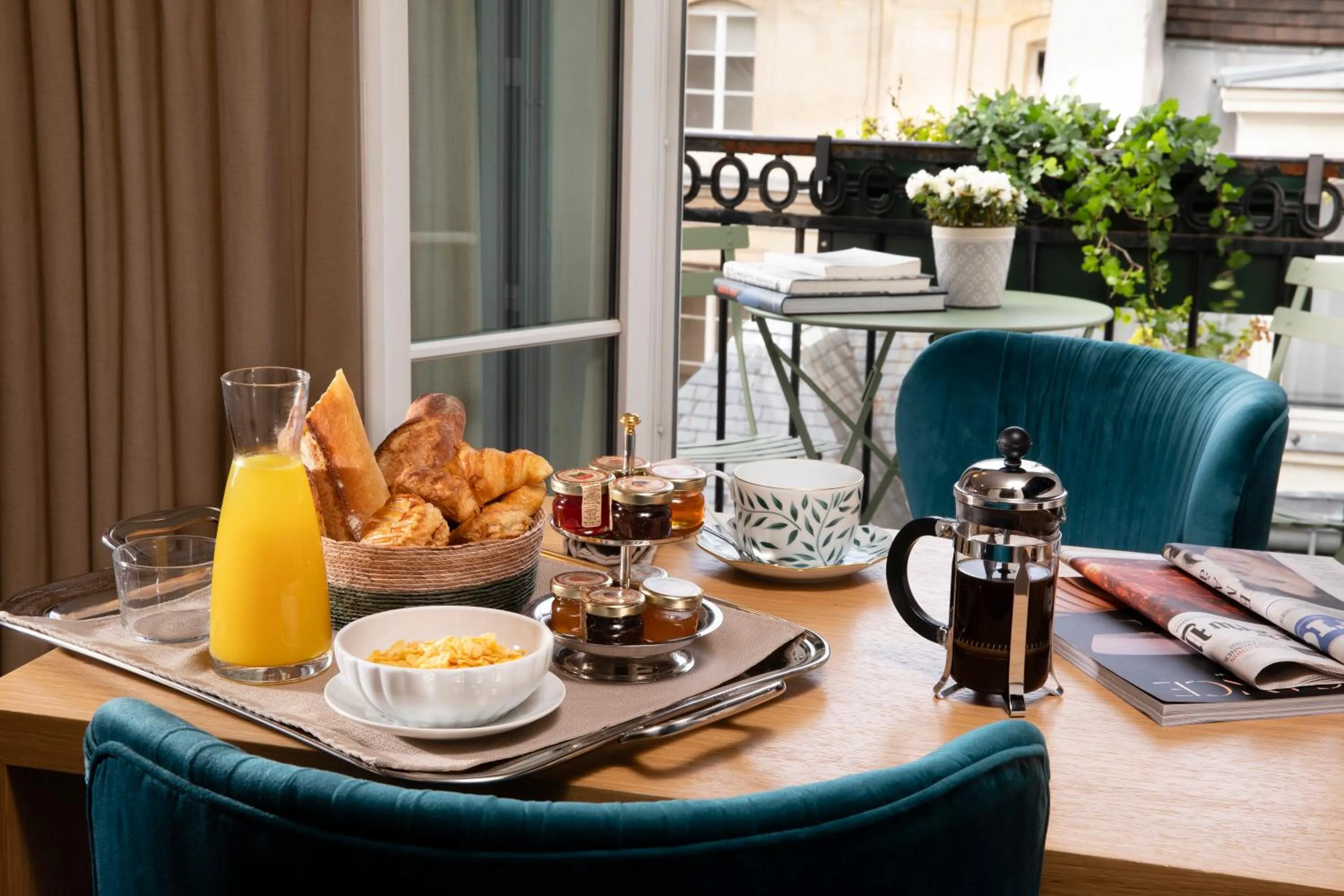 Food and drinks in Hotel Pas De Calais