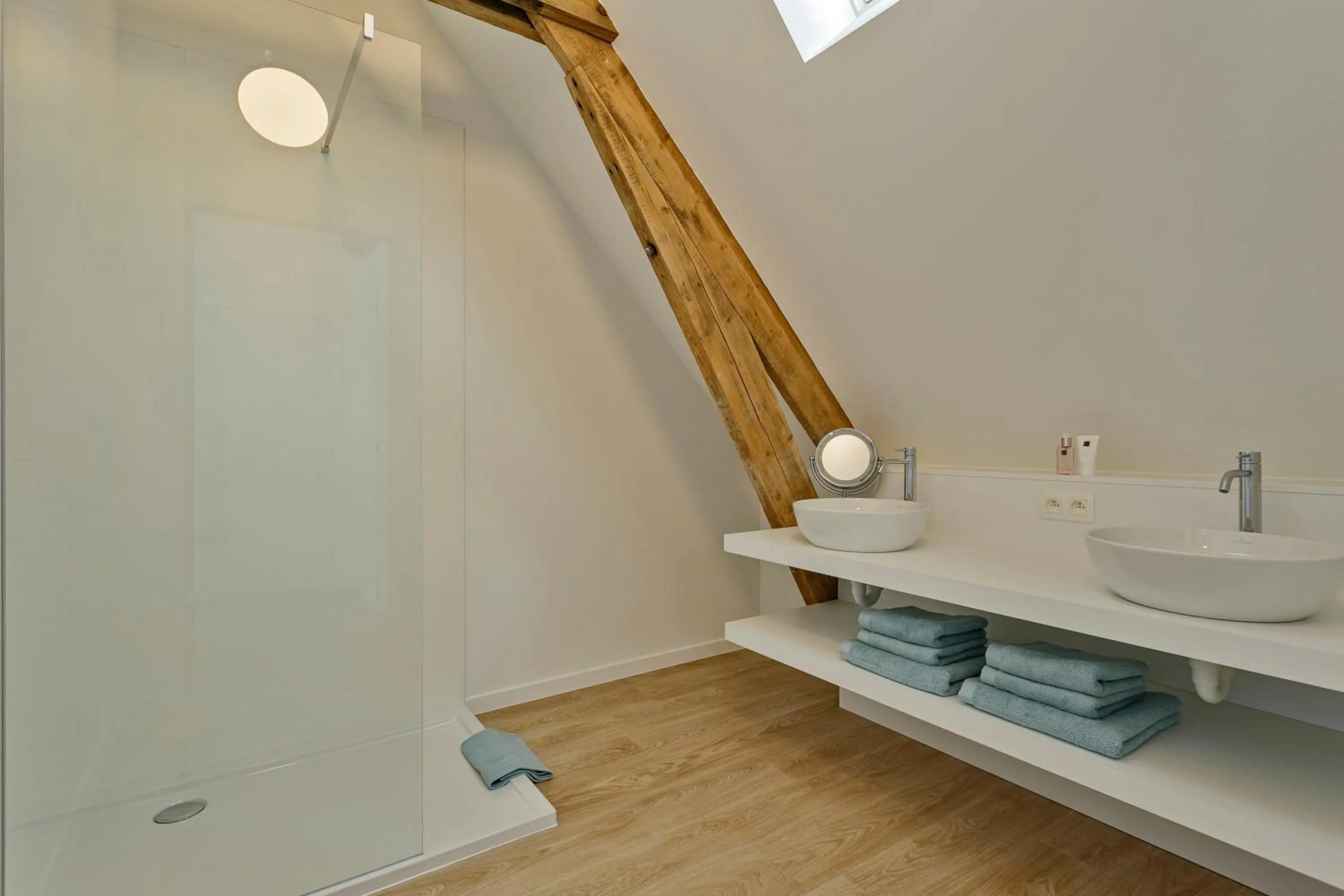 Shower in BnB Manere