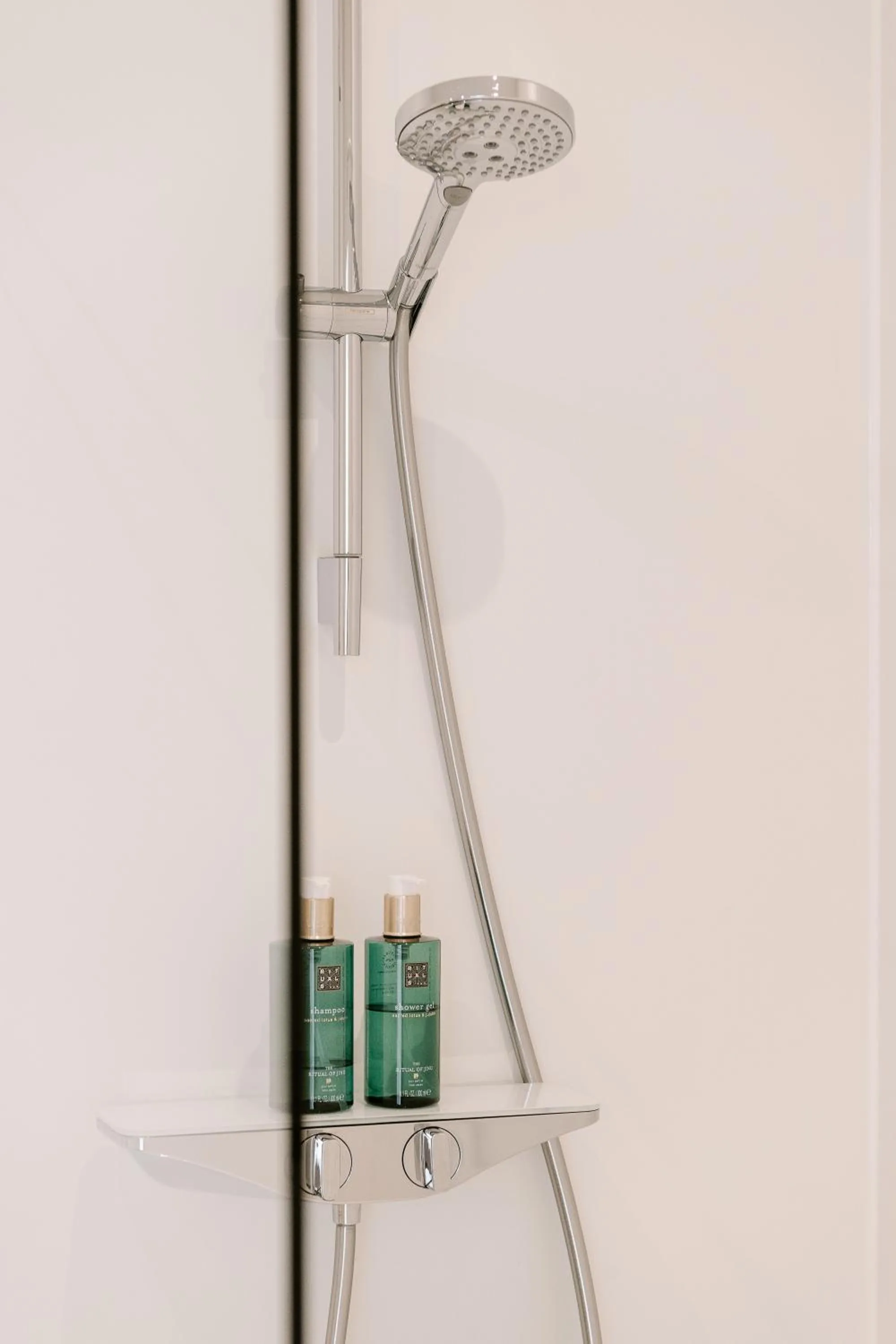 Shower in BnB Manere