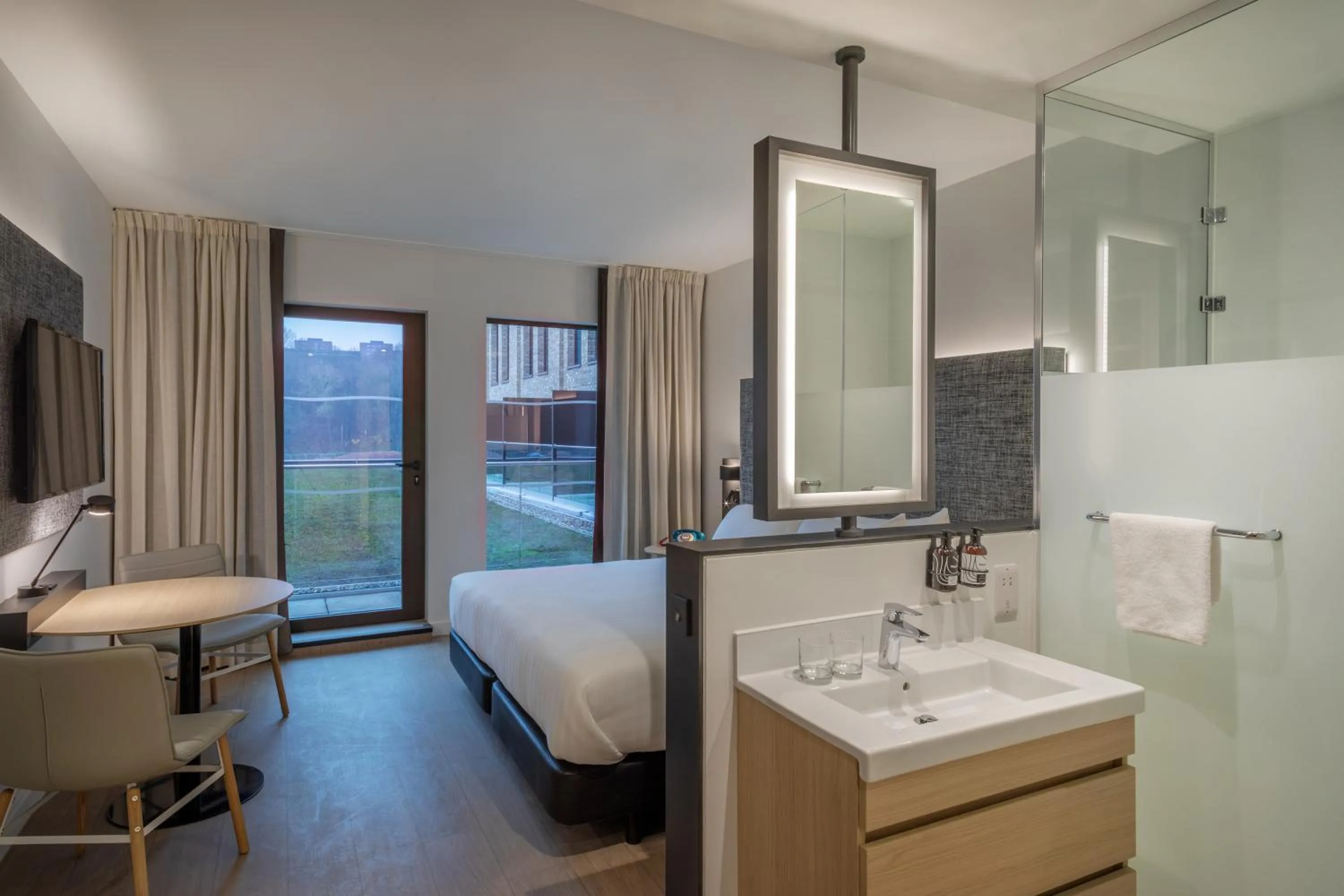 TV and multimedia, Bed in INNSiDE by Meliá Newcastle