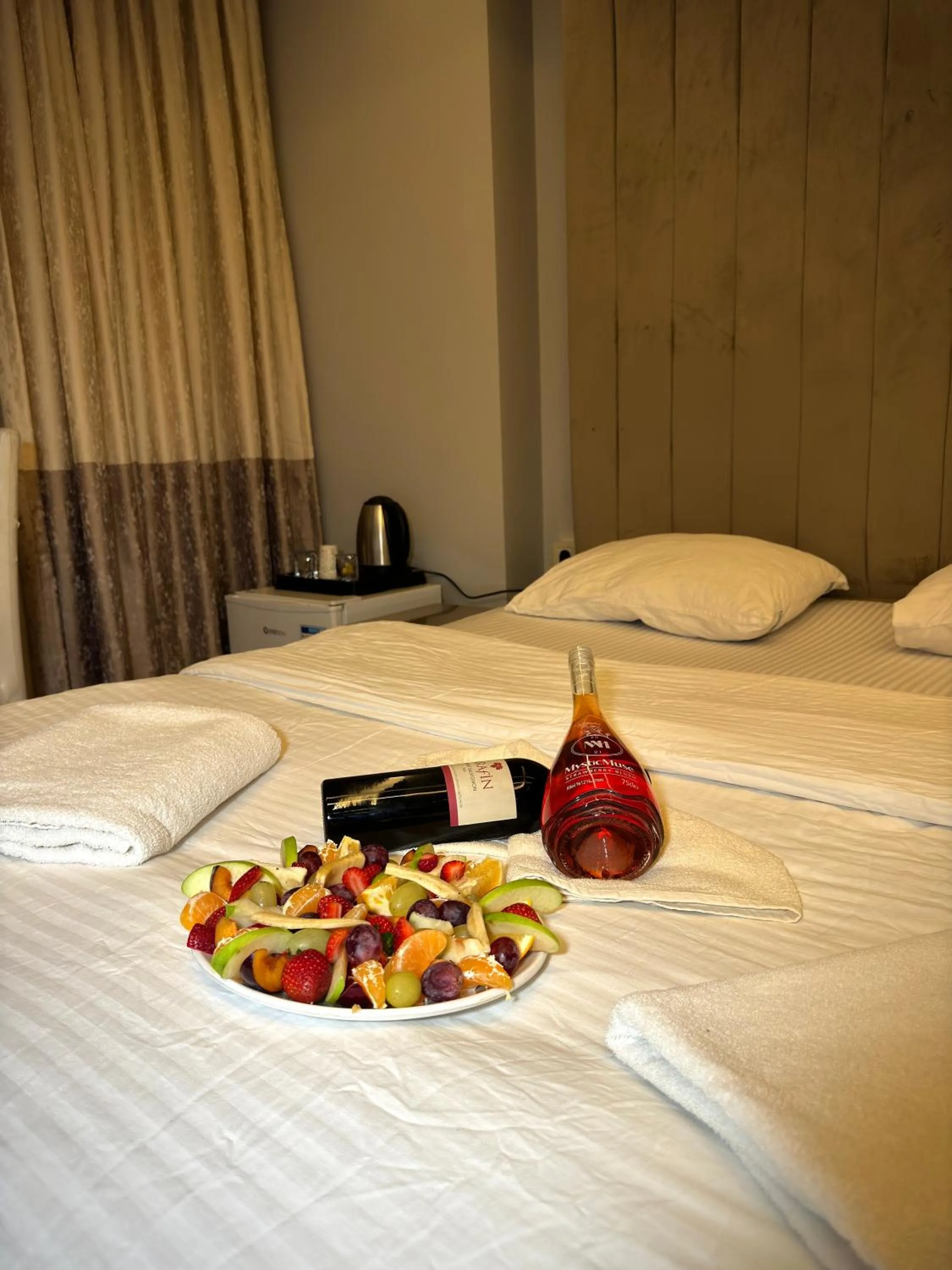 Food and drinks, Bed in Blueway Hotel Istanbul Bakırköy City Center