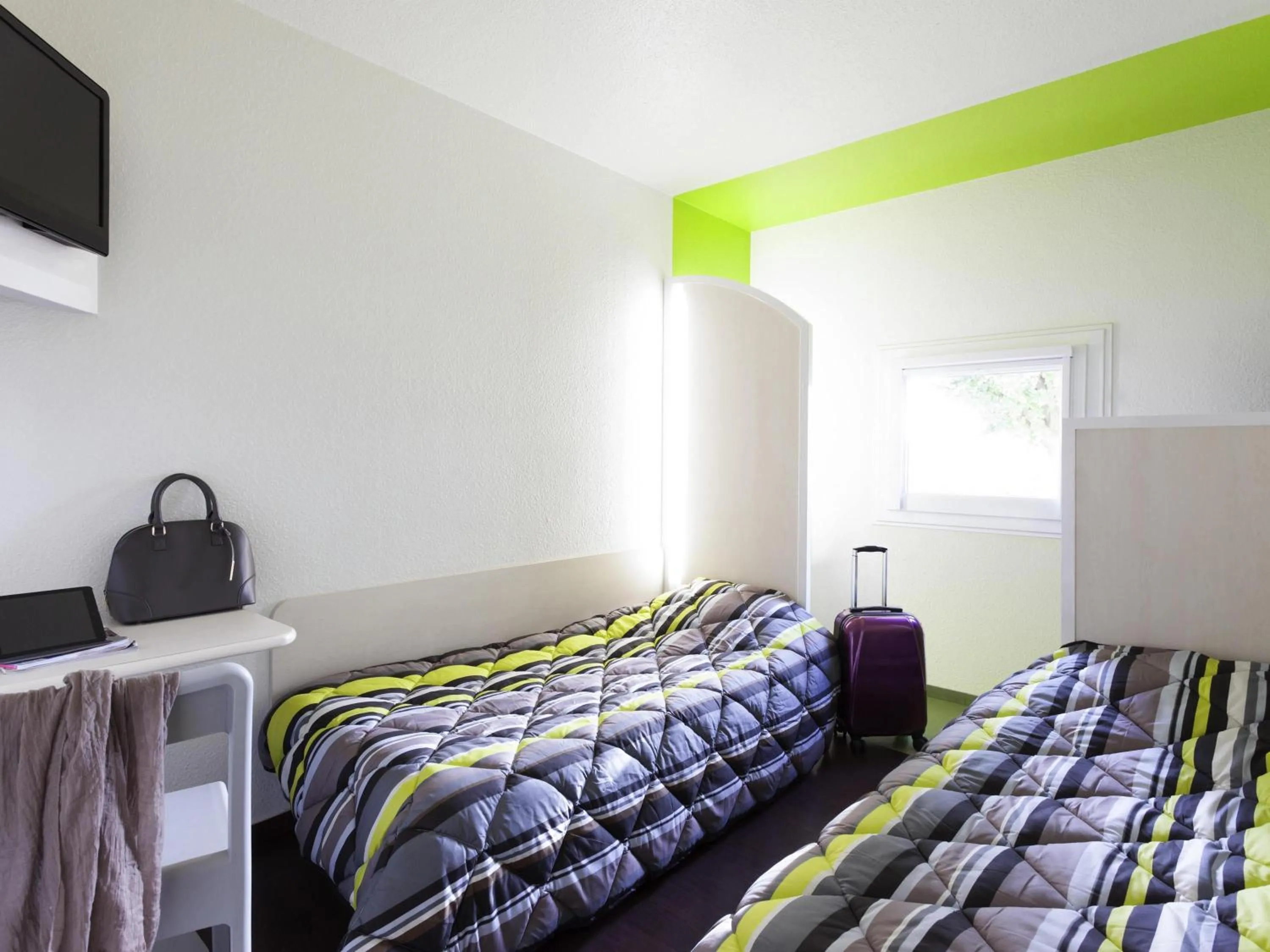 Bedroom, Bed in hotelF1 Amiens Est