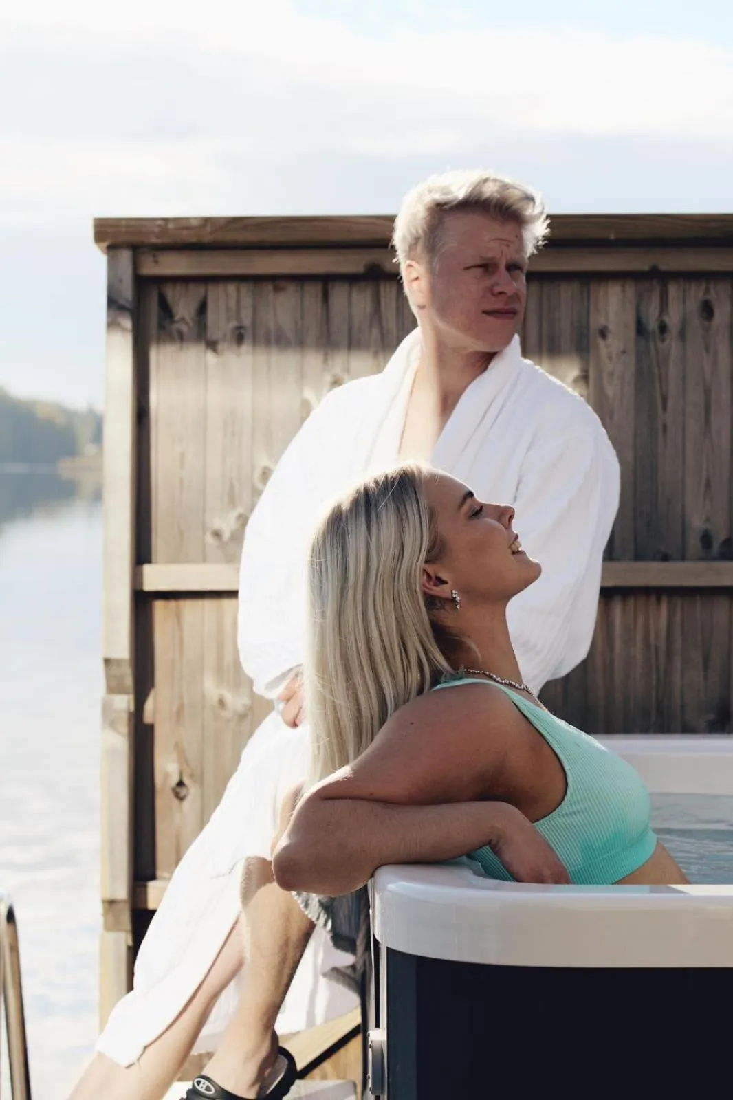 Hot Tub in Lake Hotel Lehmonkärki - Haasi Mirror Houses