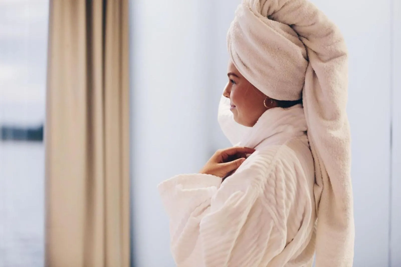 People in Lake Hotel Lehmonkärki - Haasi Mirror Houses