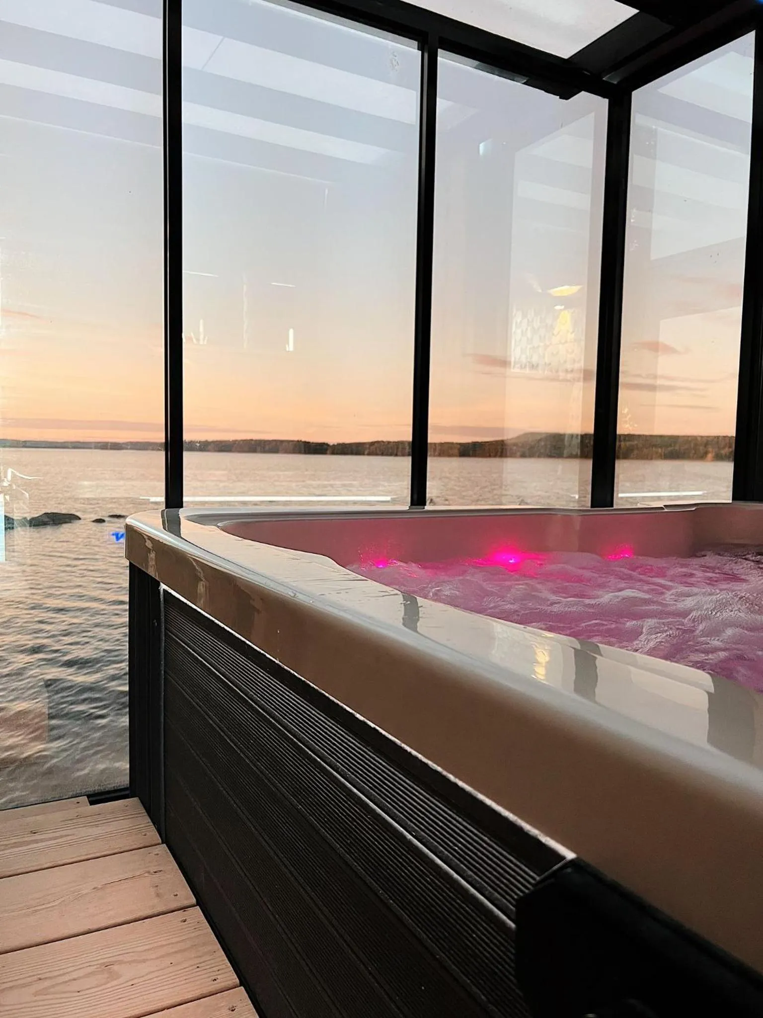 Natural landscape in Lake Hotel Lehmonkärki - Haasi Mirror Houses