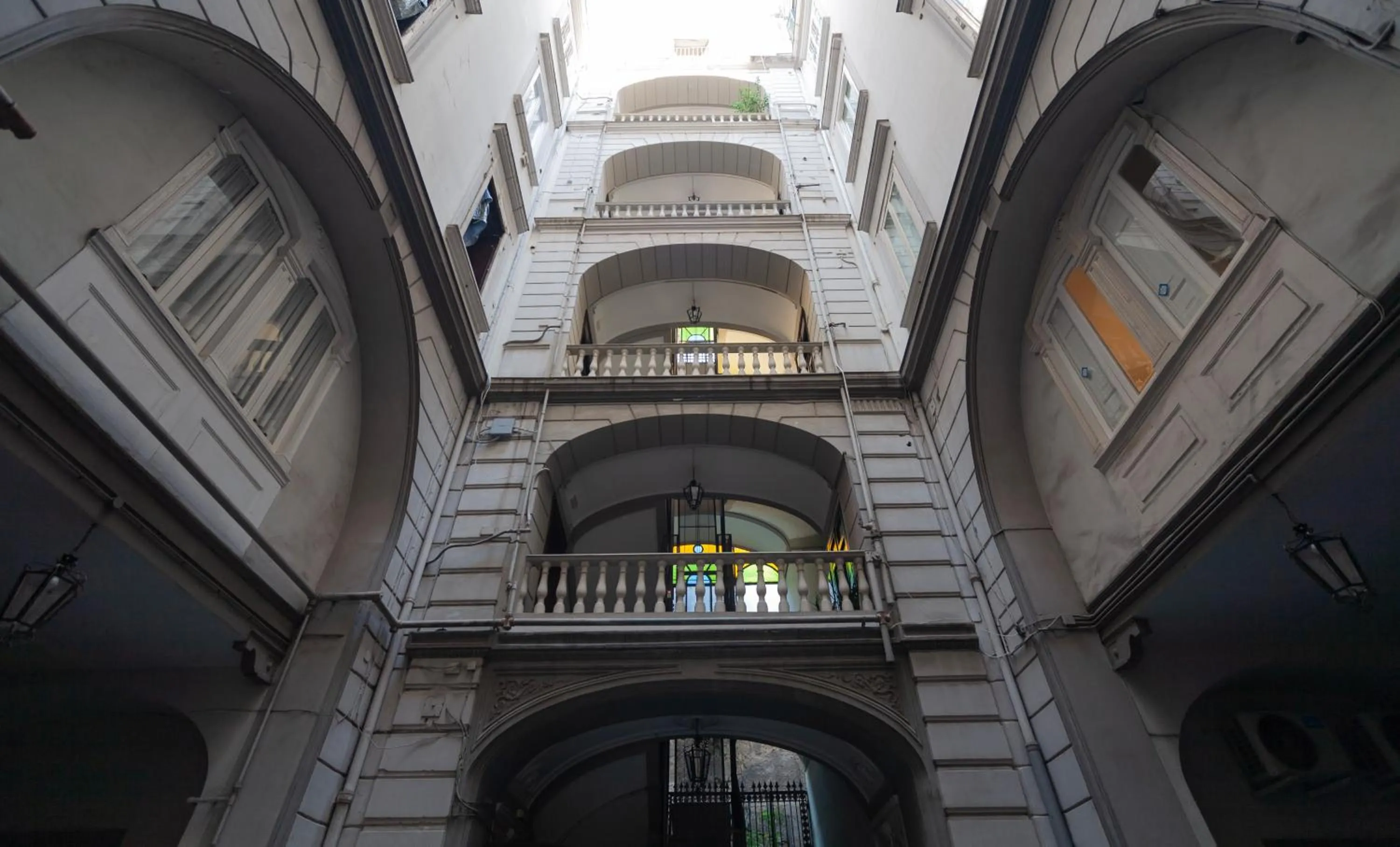 Inner courtyard view in Skyhouse Duomo