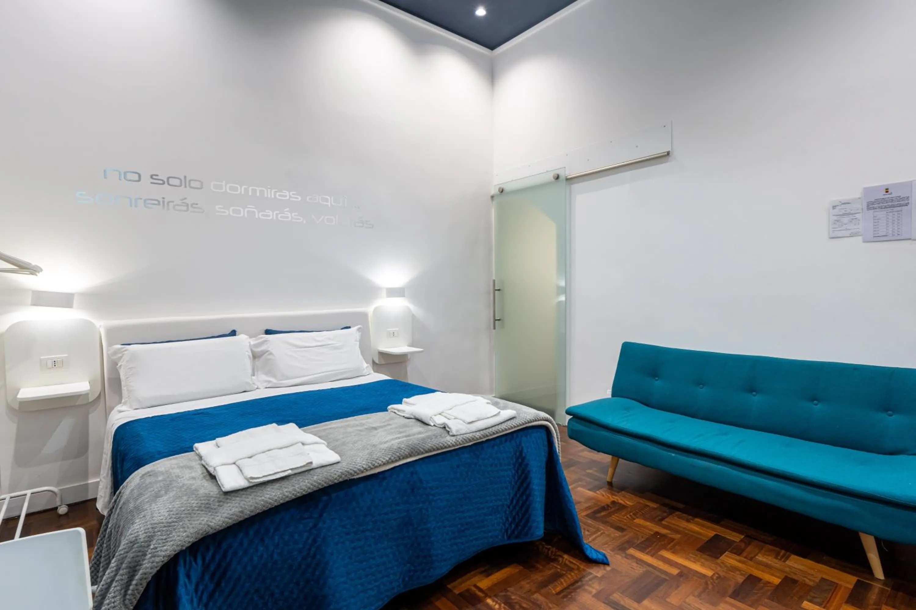 Bed in Skyhouse Duomo