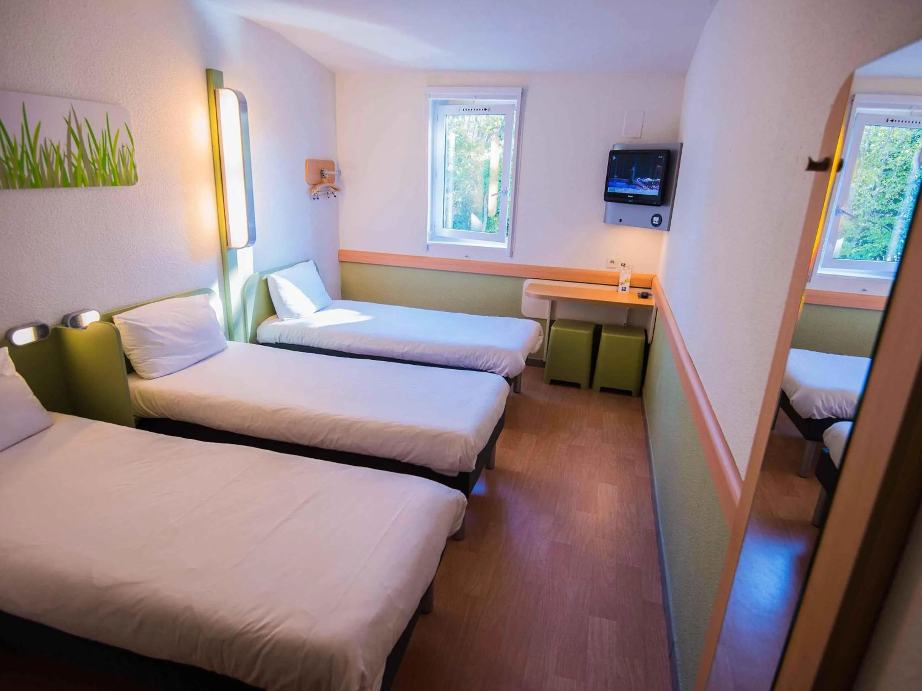 Bedroom, Bed in ibis budget Orange Centre