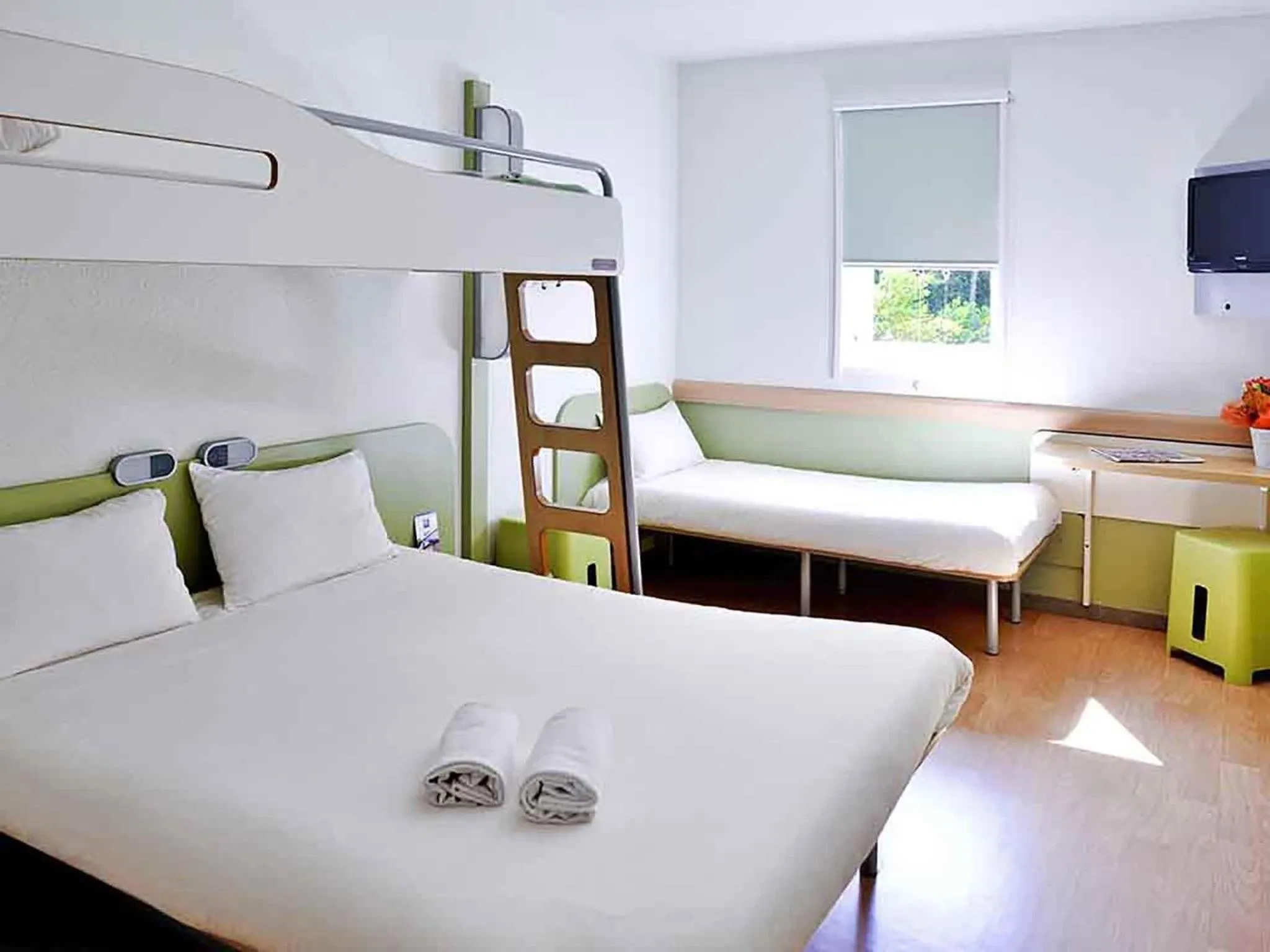 Bedroom, Bed in ibis budget Orange Centre