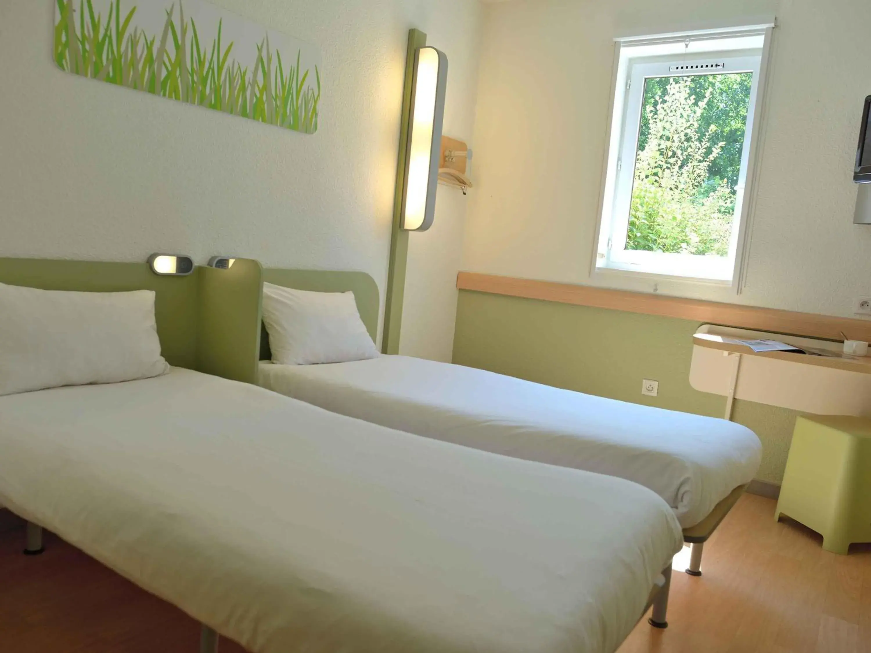 Twin Room in ibis budget Orange Centre Twin Room in ibis budget Orange Centre