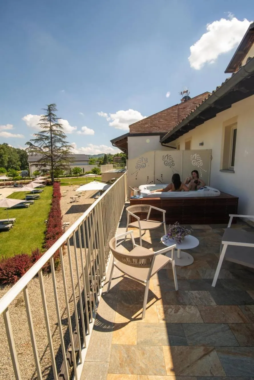 Hot Tub in L'aja della Mirusina - Piedmont Resort Monferrato Langhe