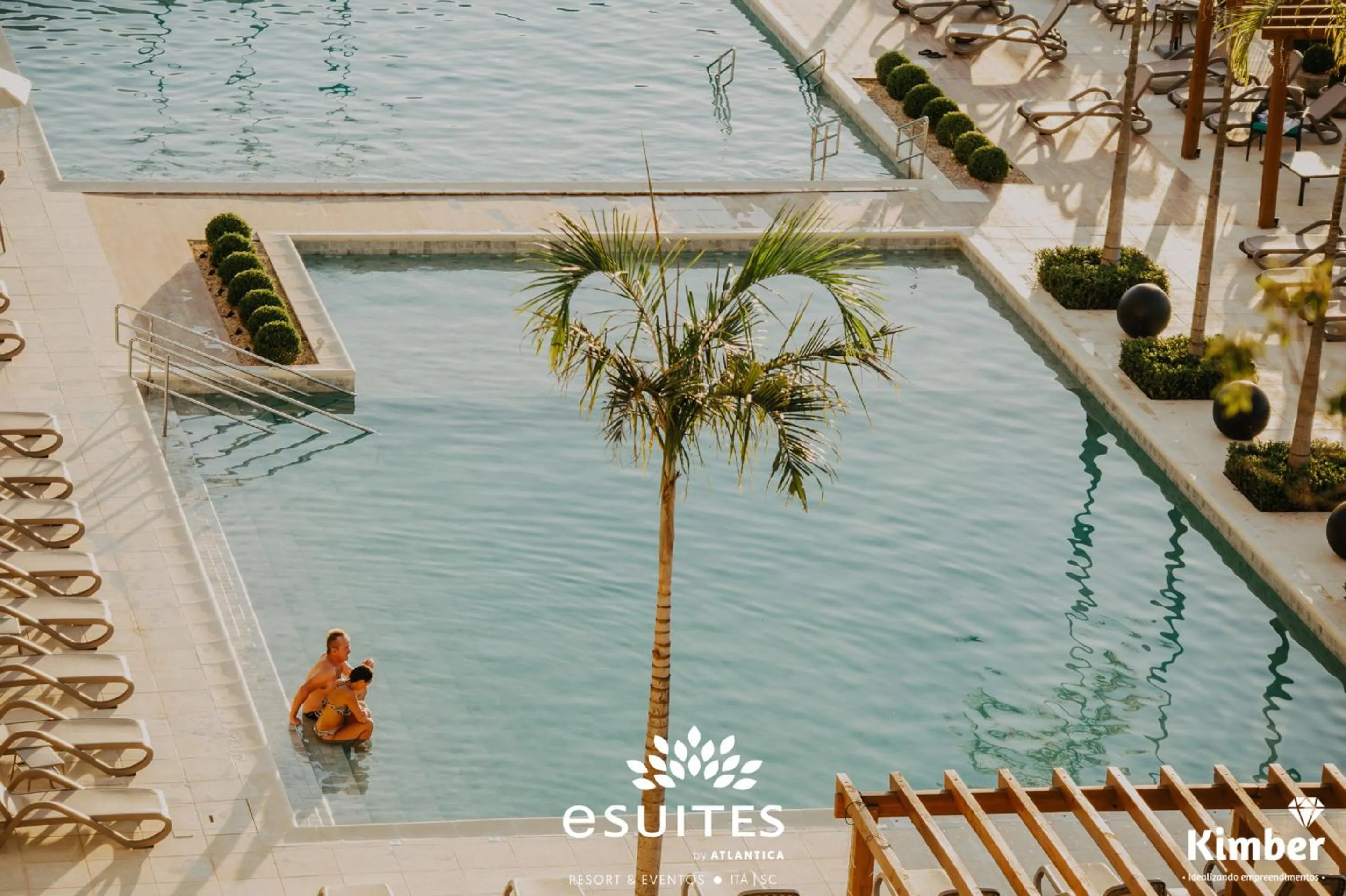 Swimming pool in Grand Suítes Family Resort