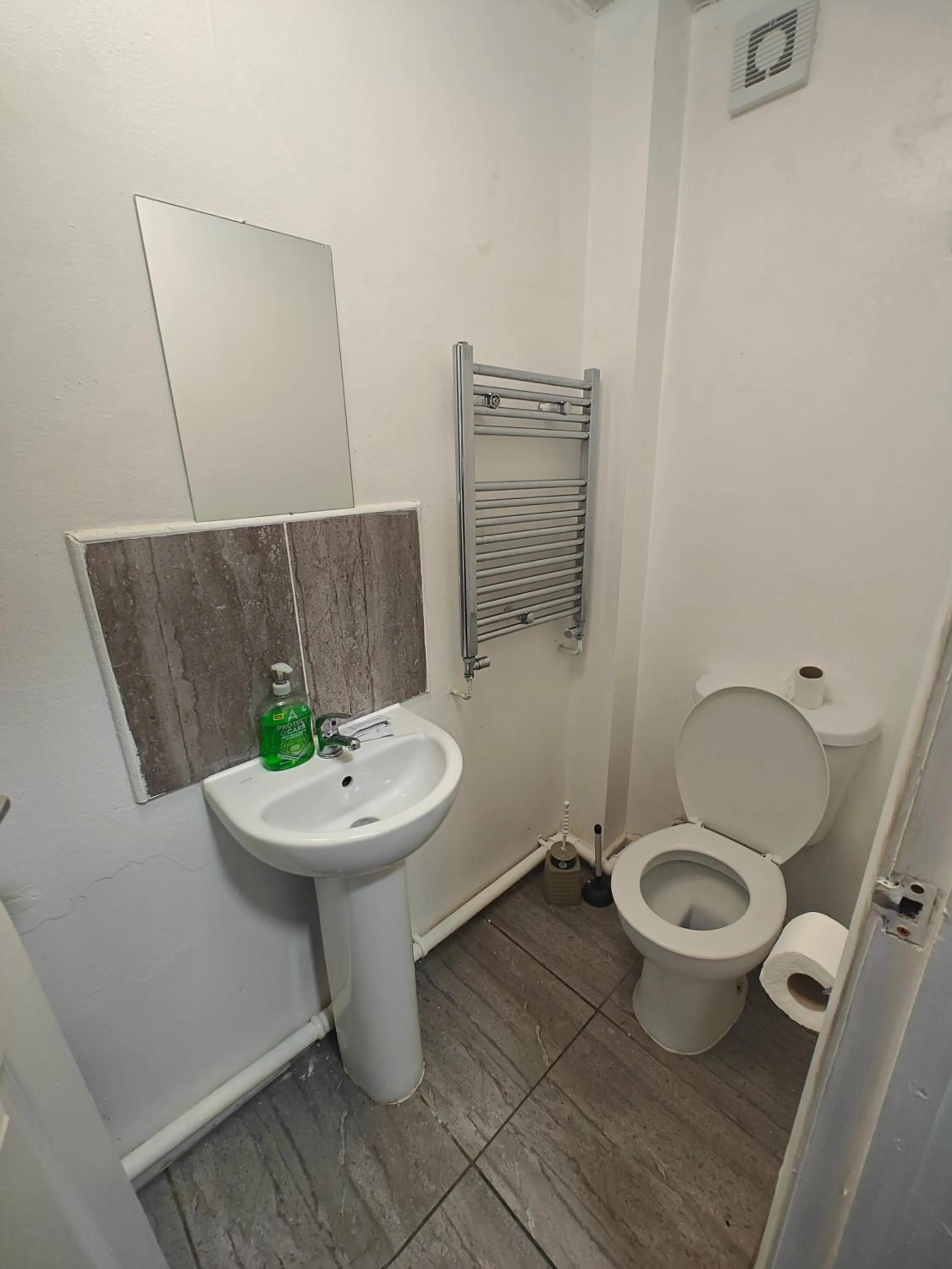 Toilet in Campbells Guest House