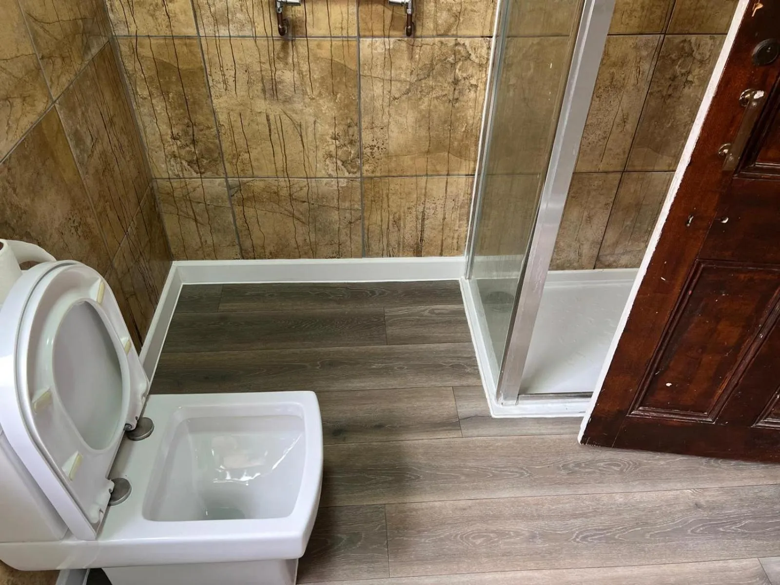 Toilet in Campbells Guest House