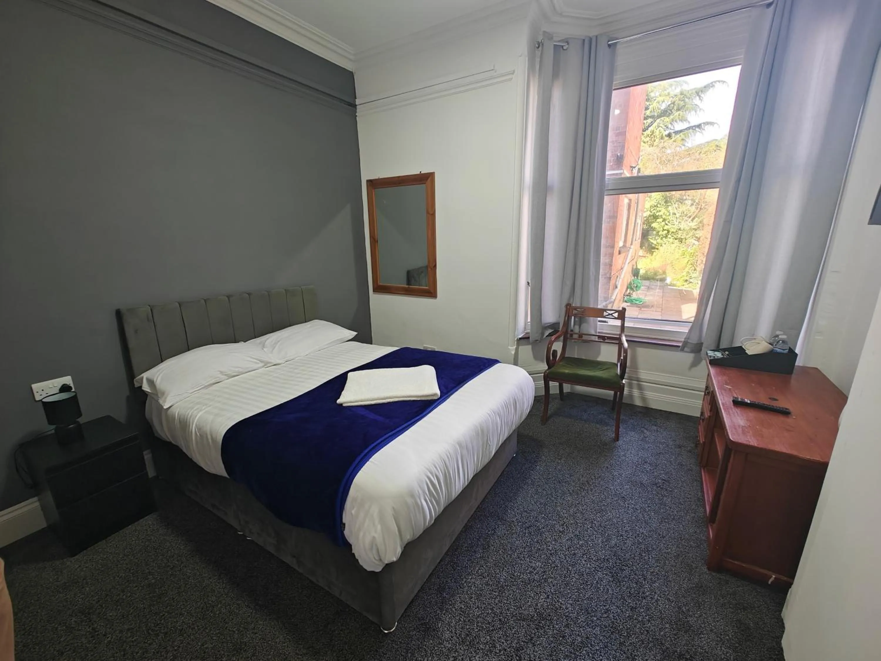 Bedroom, Bed in Campbells Guest House