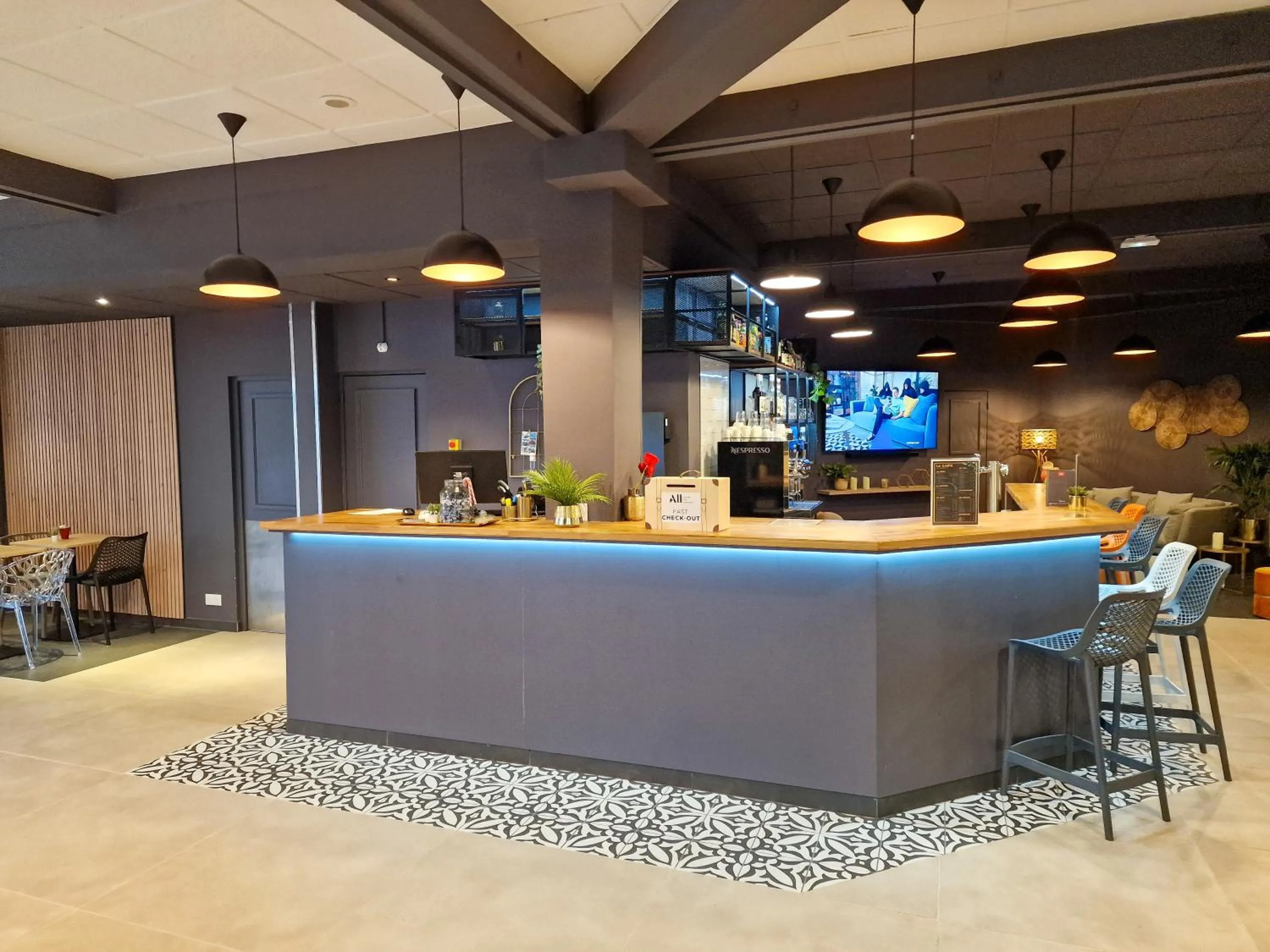 Lobby or reception in ibis Rambouillet