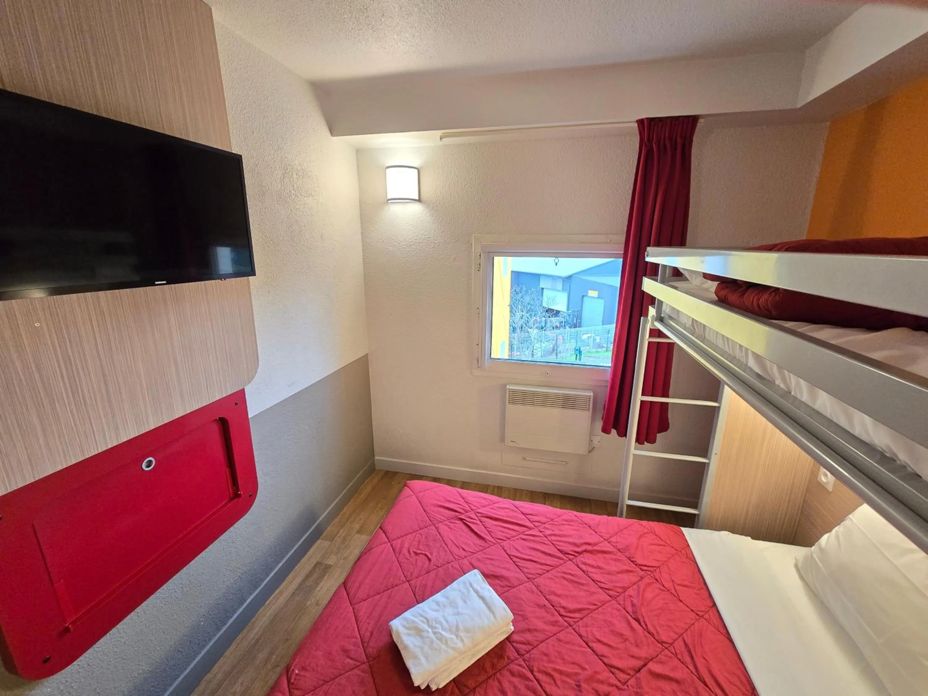 Bed in Premiere Classe Paris Nord - Sarcelles