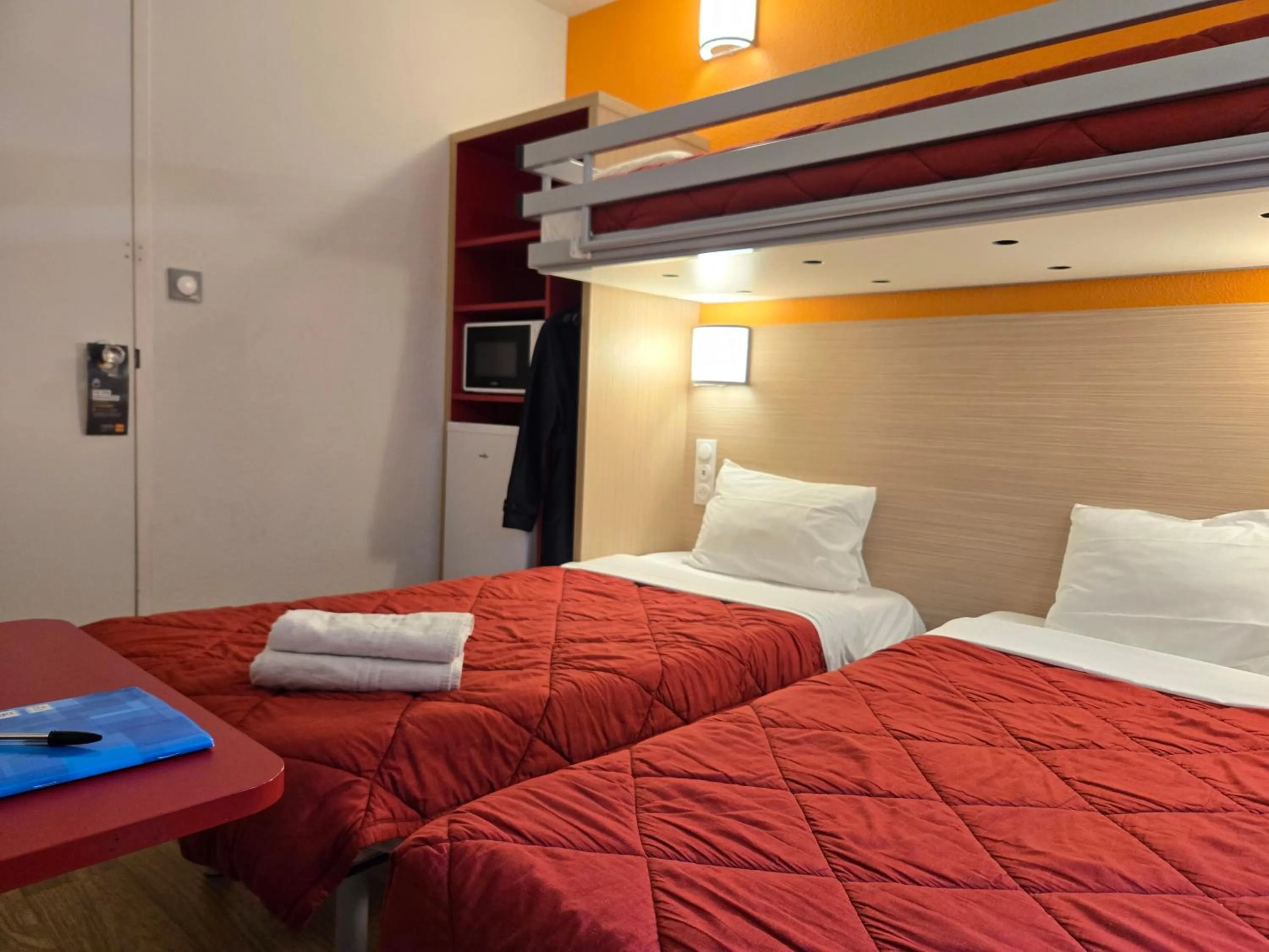Bed in Premiere Classe Paris Nord - Sarcelles