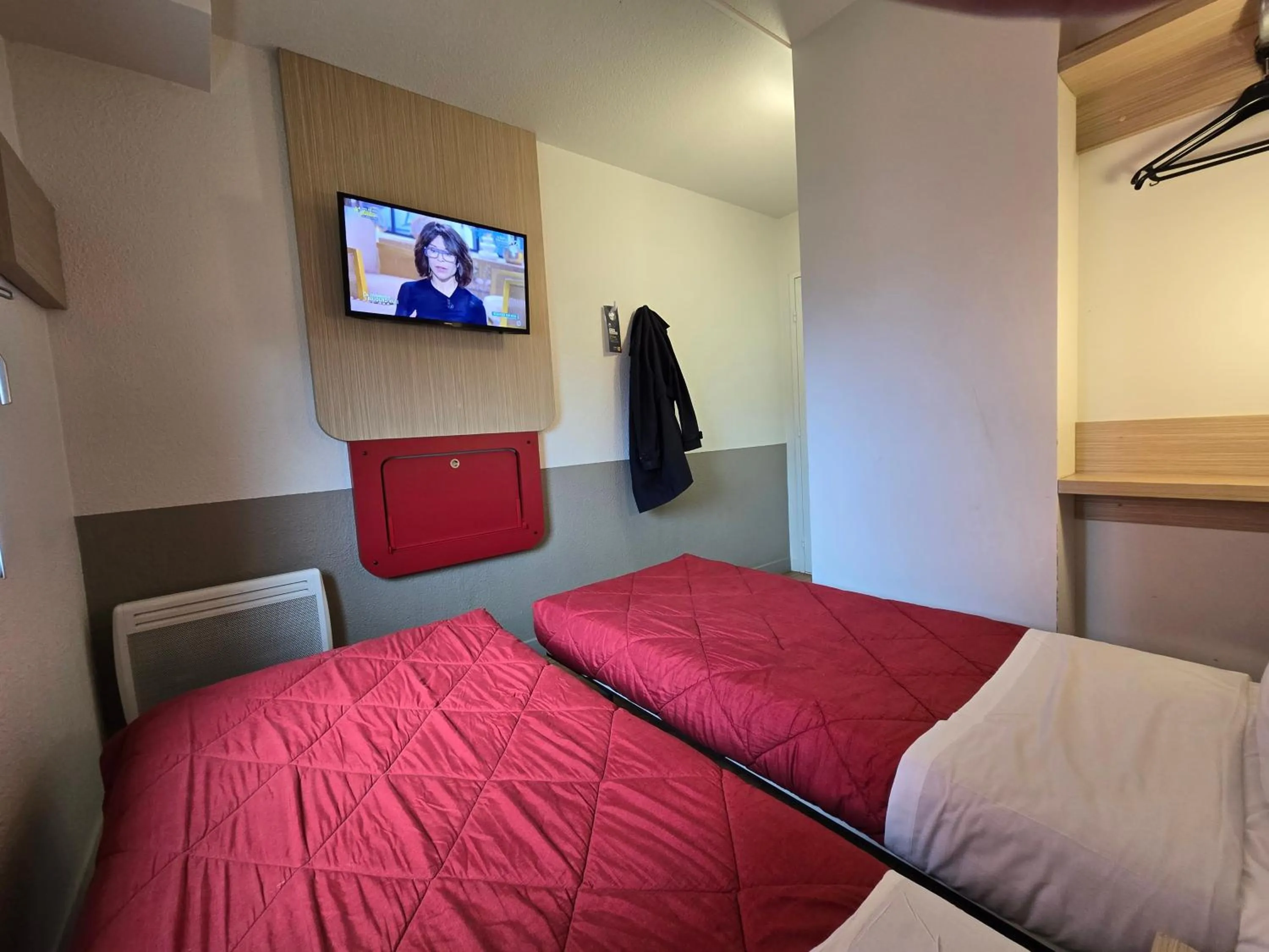 Bed in Premiere Classe Paris Nord - Sarcelles
