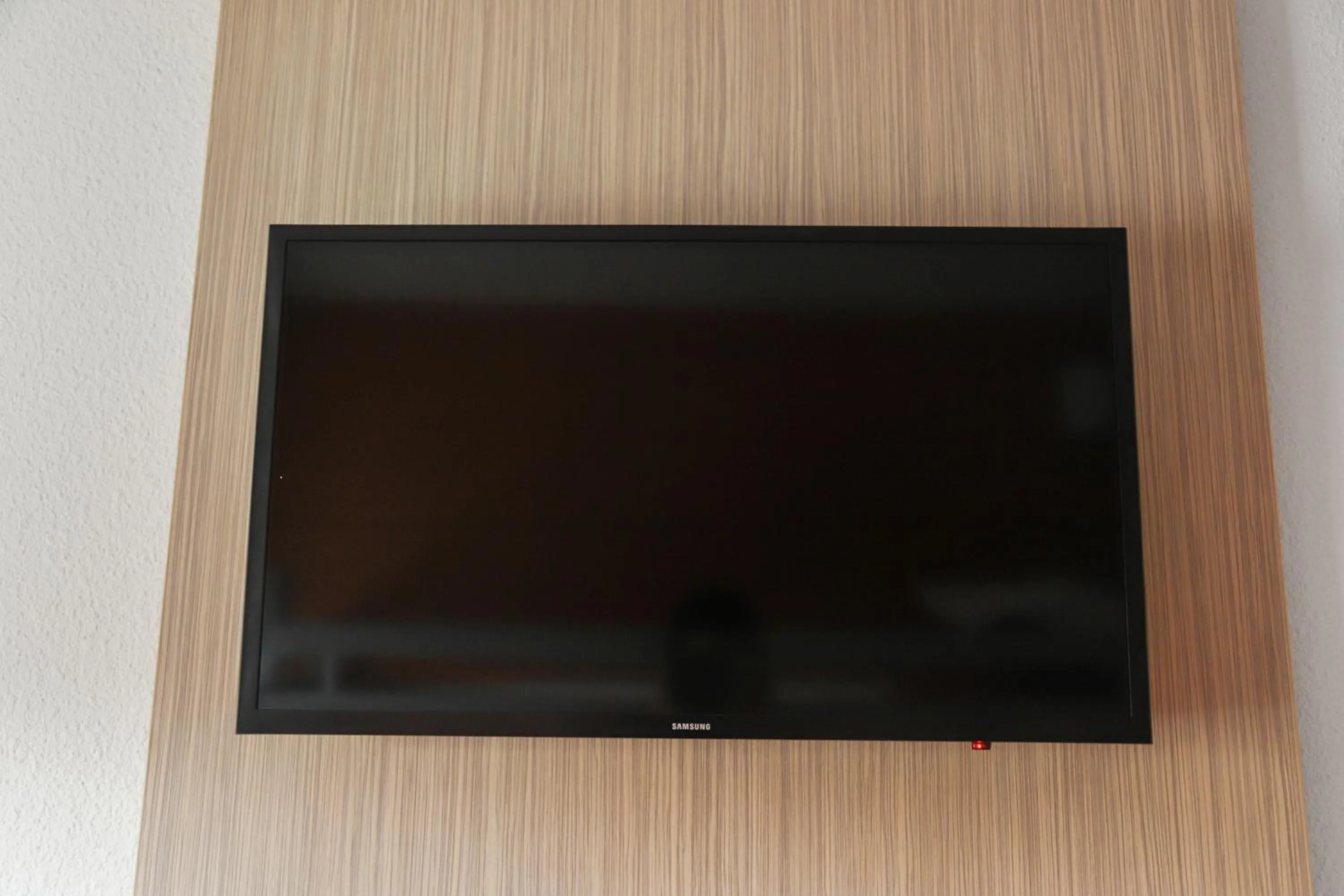 TV and multimedia in Premiere Classe Paris Nord - Sarcelles