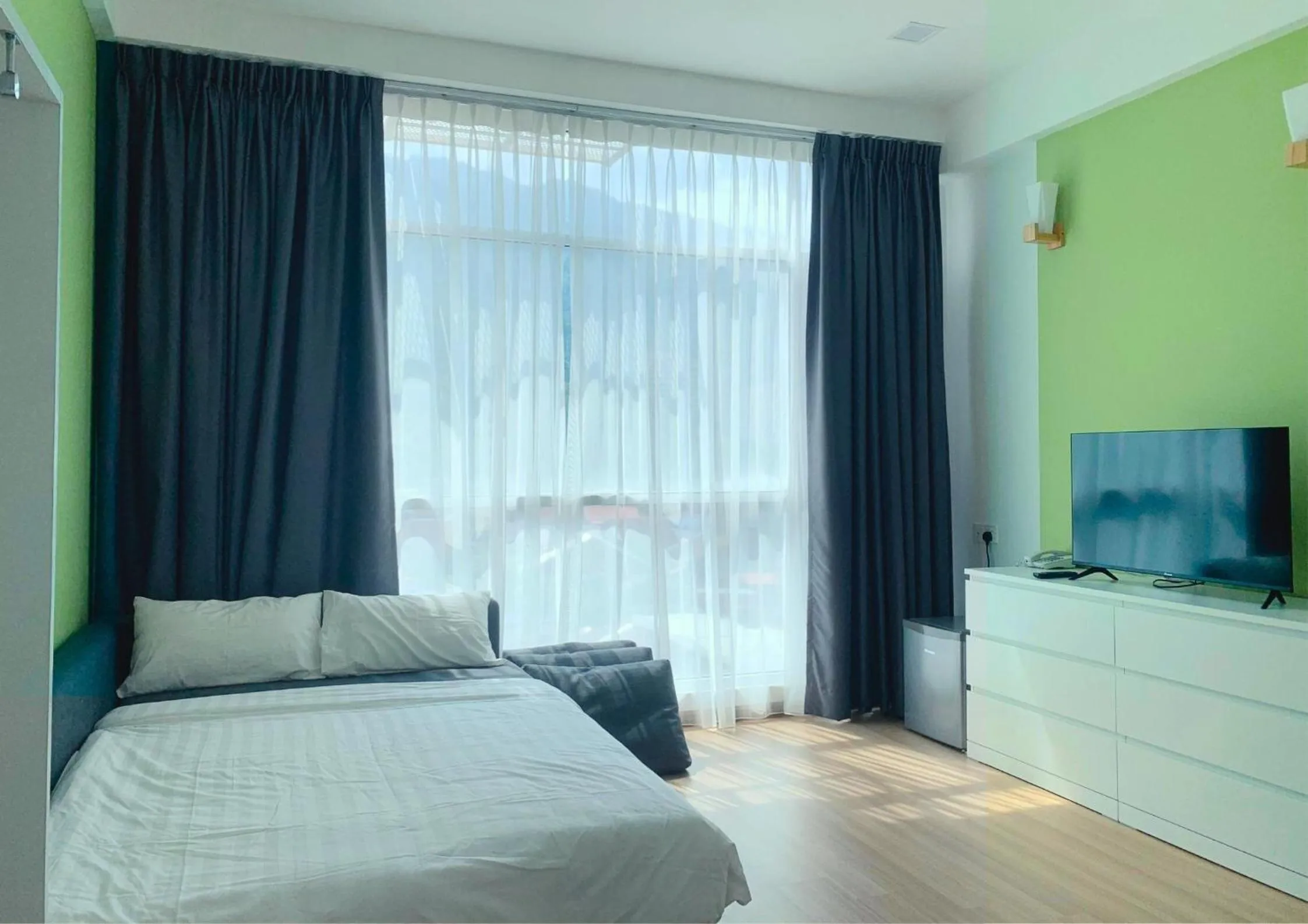 Living room, Bed in Kingston Hotel 13 - Penang Hills formerly known as Deview Hotel