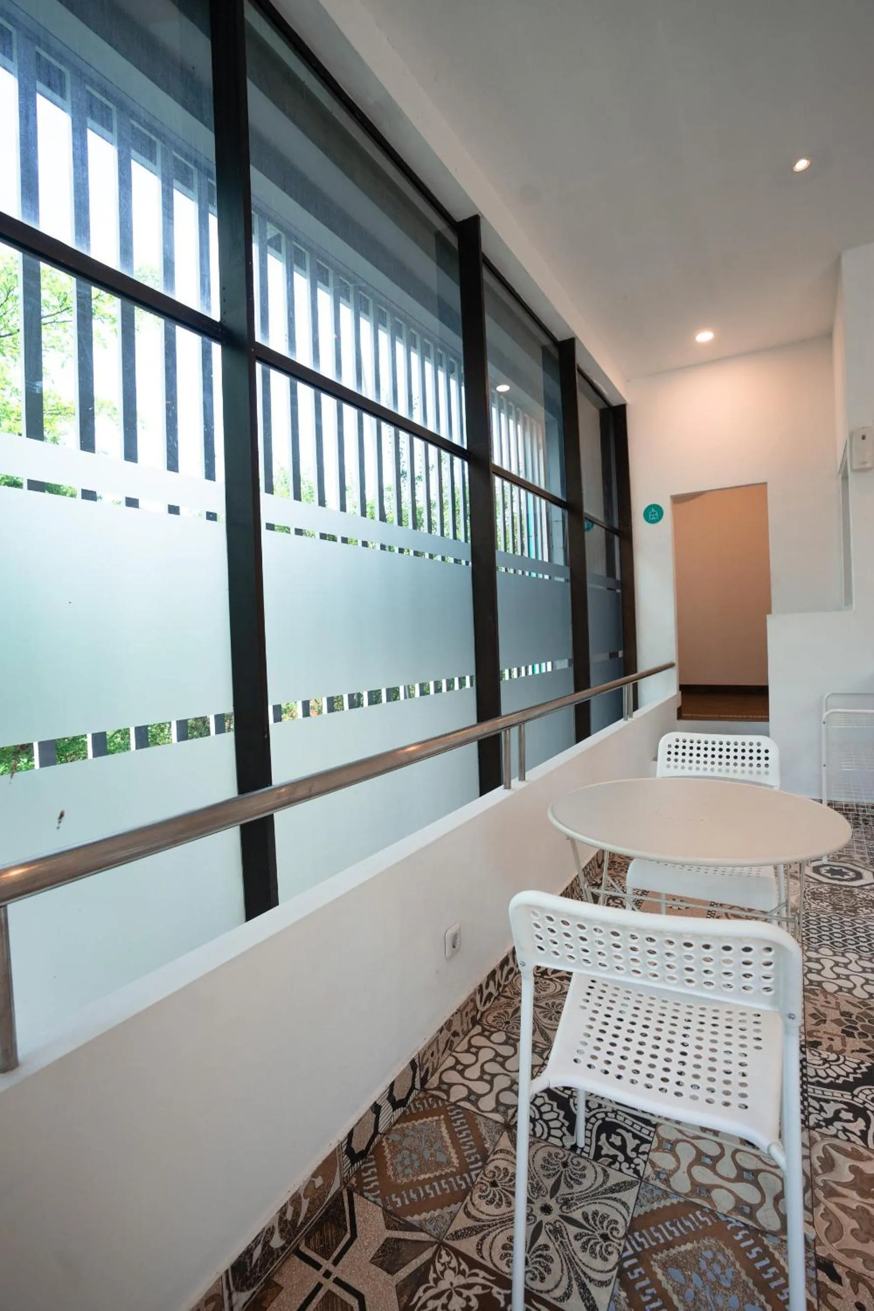 Communal lounge/ TV room in Bobopod Slamet Riyadi, Solo