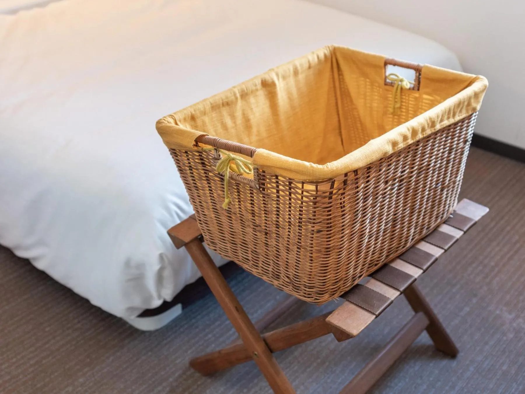 Bed in Super Hotel JR Fujiekimae Kinenkan