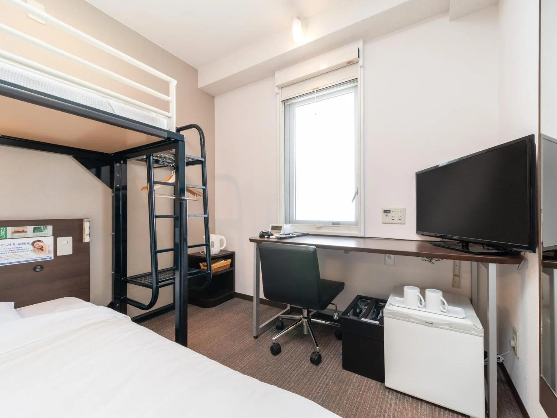 Bed in Super Hotel JR Fujiekimae Kinenkan