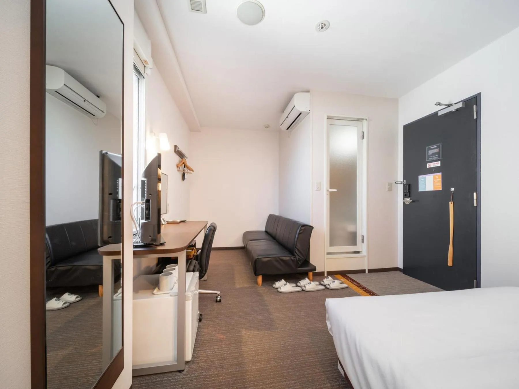 Bed in Super Hotel JR Fujiekimae Kinenkan