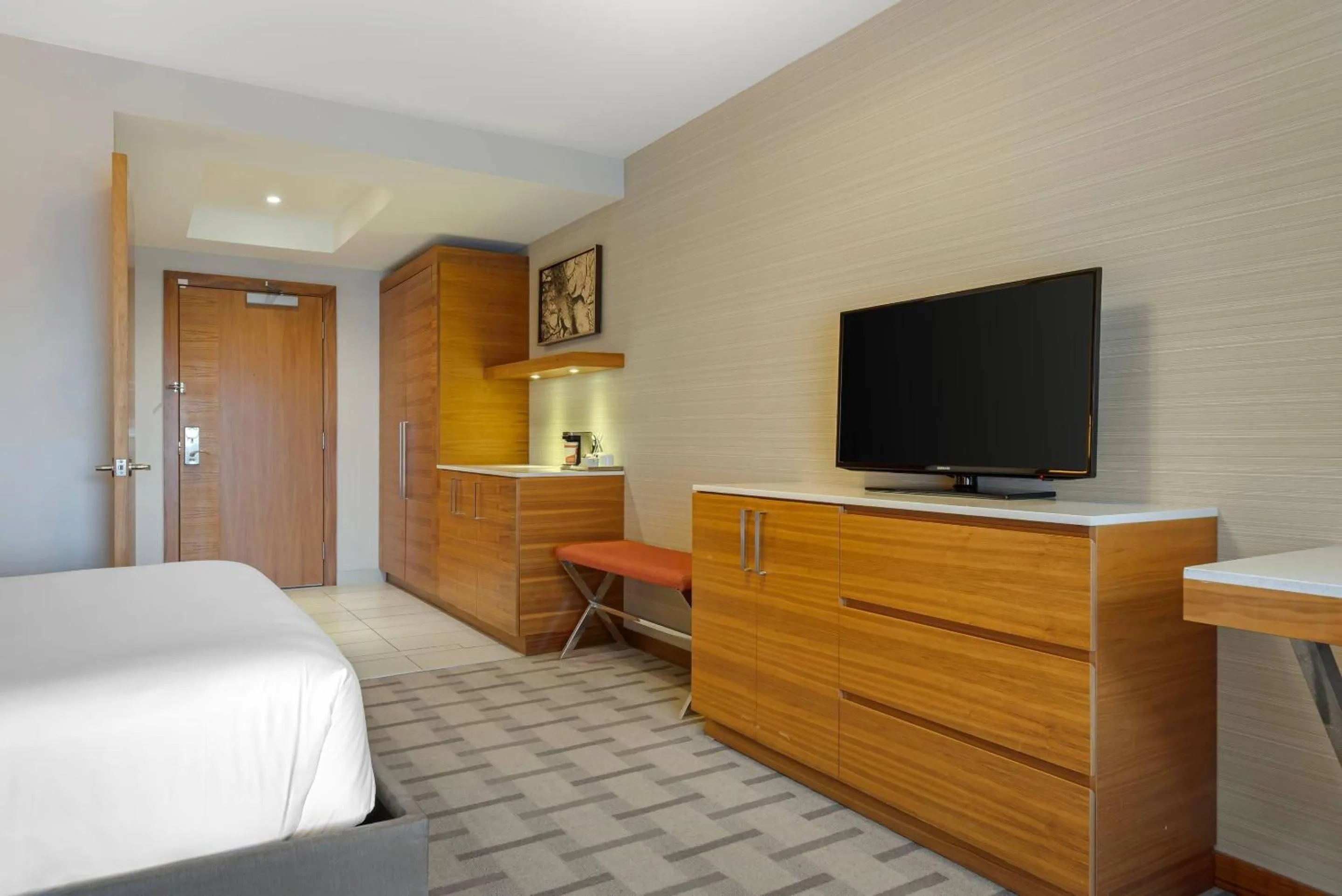 Bedroom, Bed in Radisson Hotel & Conference Centre Calgary Airport