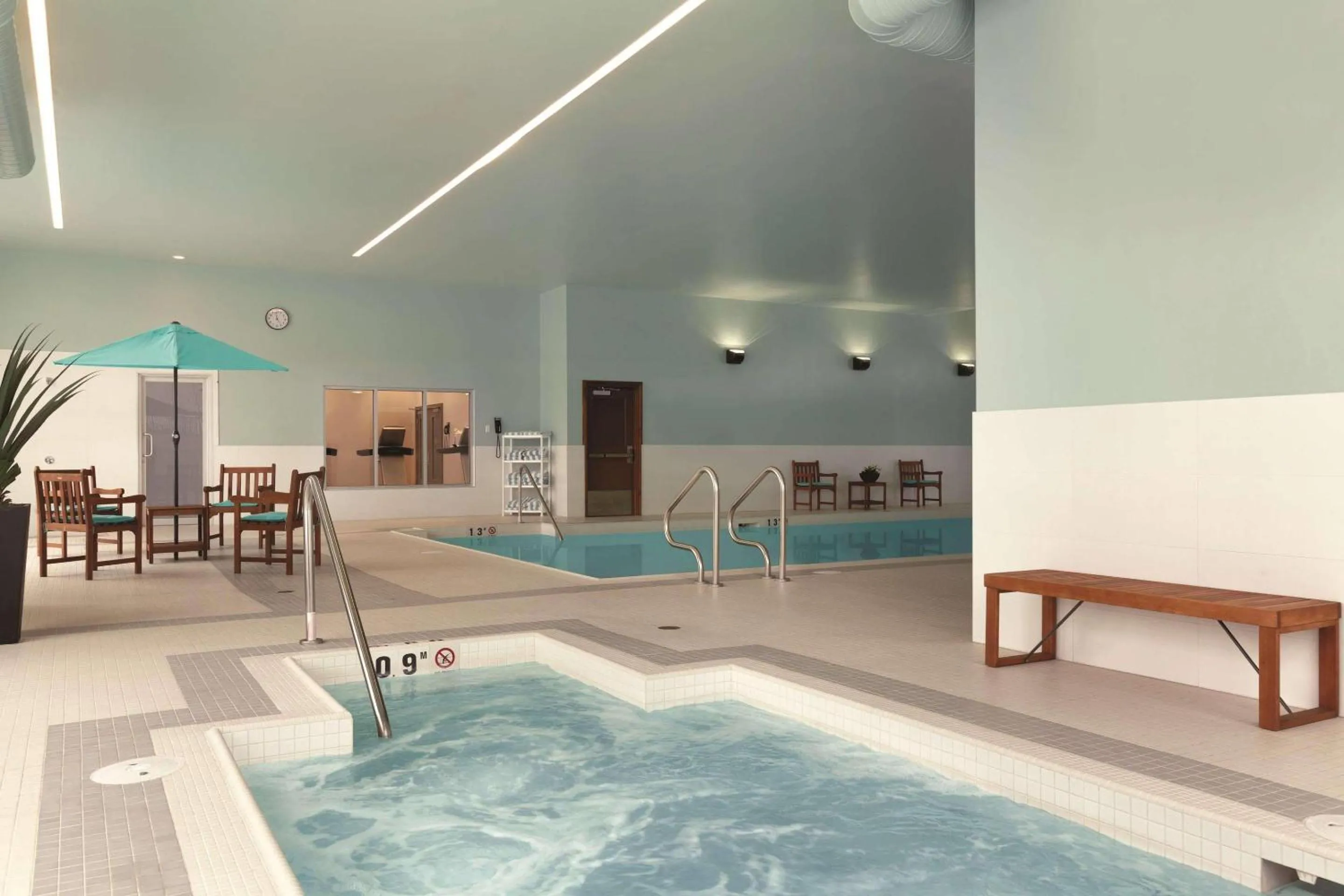 Swimming pool in Radisson Hotel & Conference Centre Calgary Airport