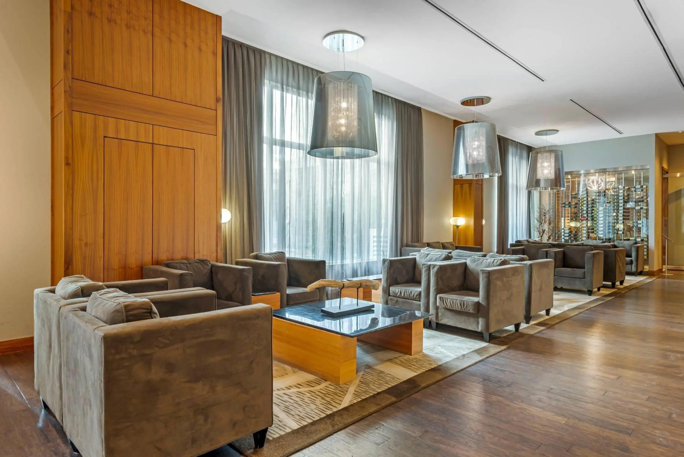 Lobby or reception in Radisson Hotel & Conference Centre Calgary Airport