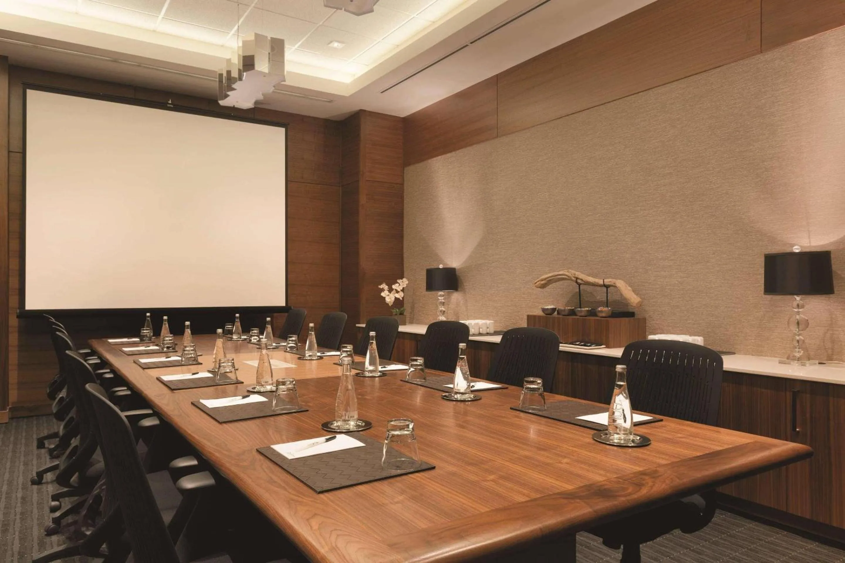 Meeting/conference room in Radisson Hotel & Conference Centre Calgary Airport