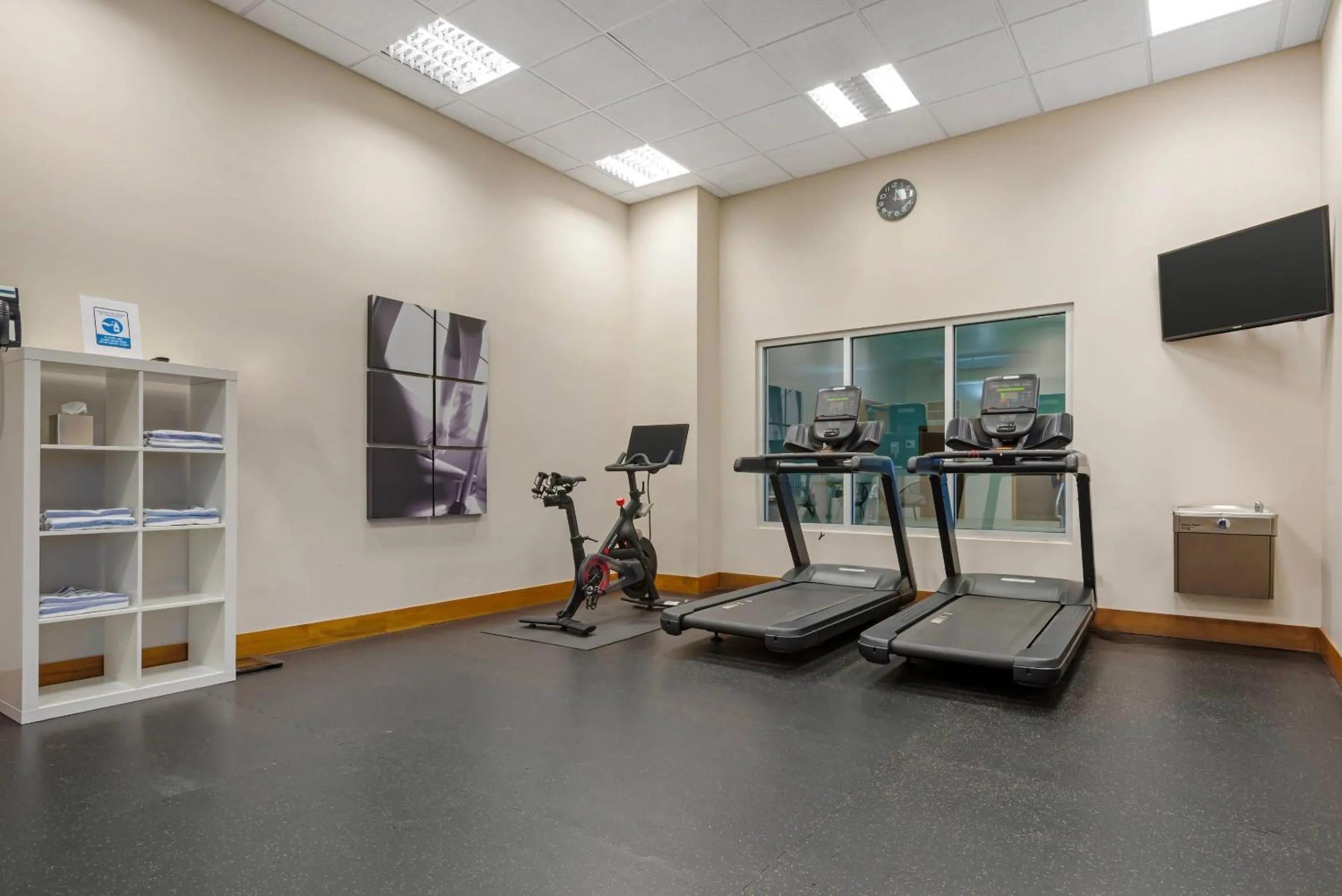 Fitness centre/facilities in Radisson Hotel & Conference Centre Calgary Airport