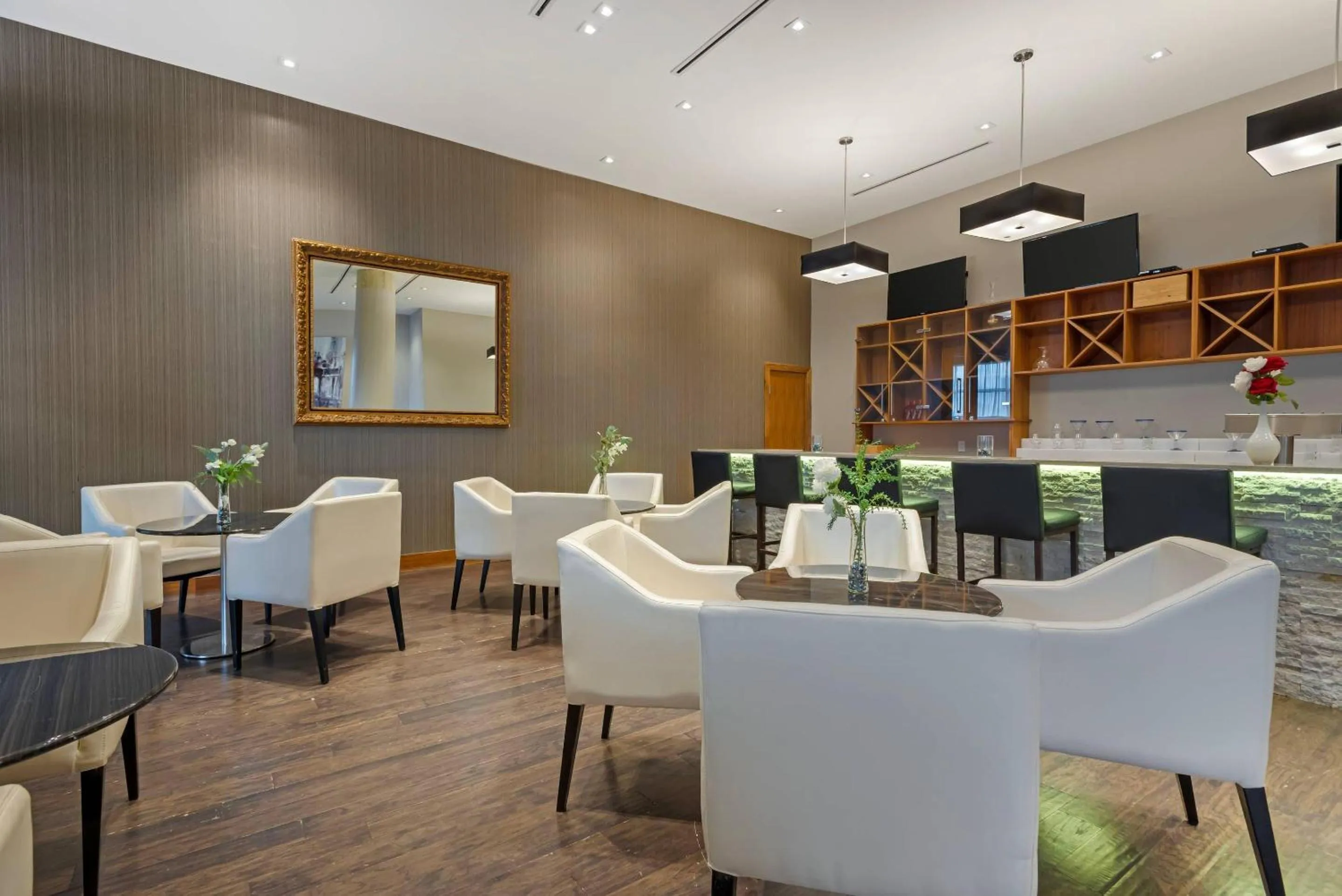 Restaurant/places to eat in Radisson Hotel & Conference Centre Calgary Airport
